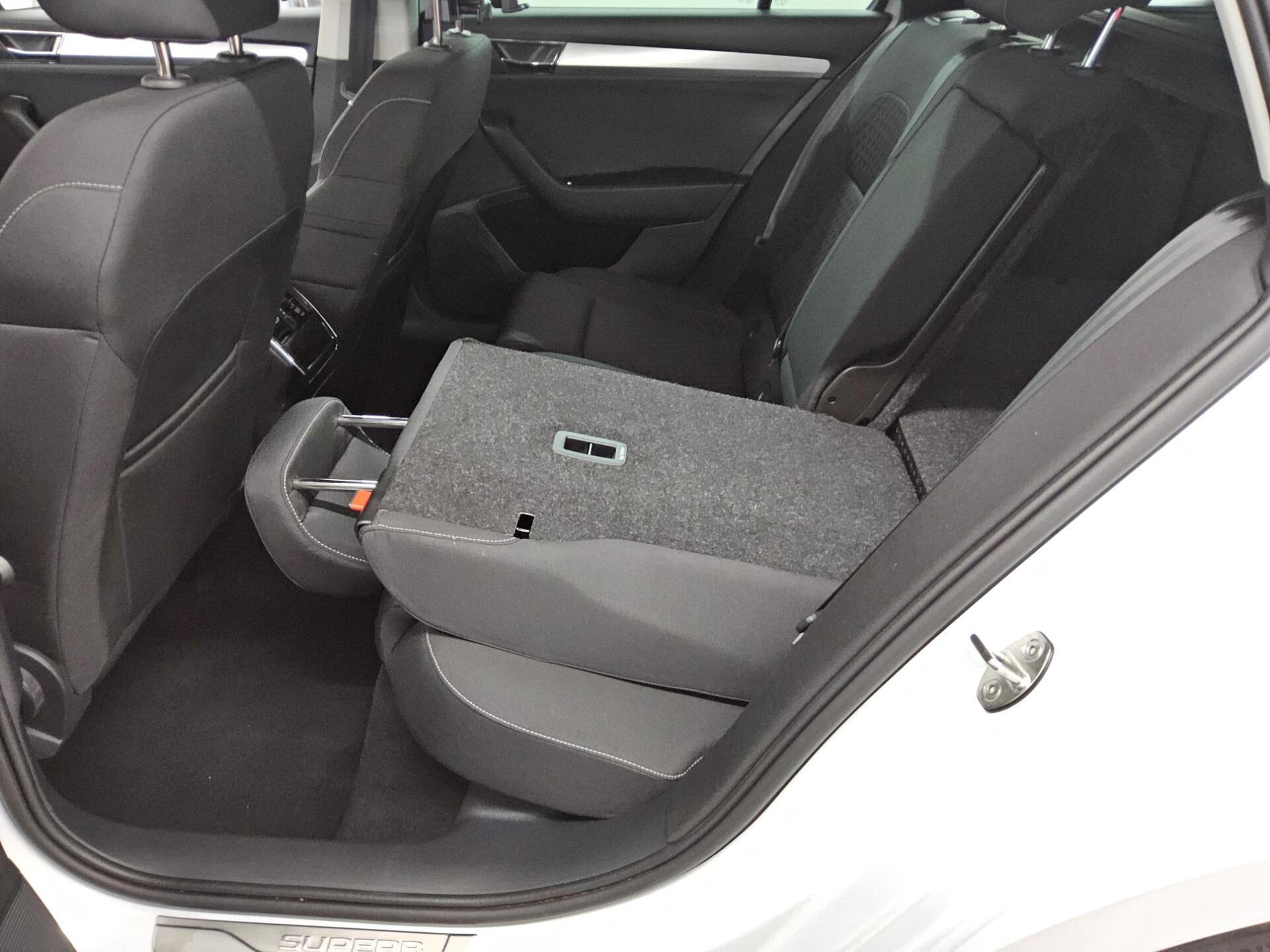 Skoda Superb Kombi 1.4 TSI iV Ambition Navi LED AID 13