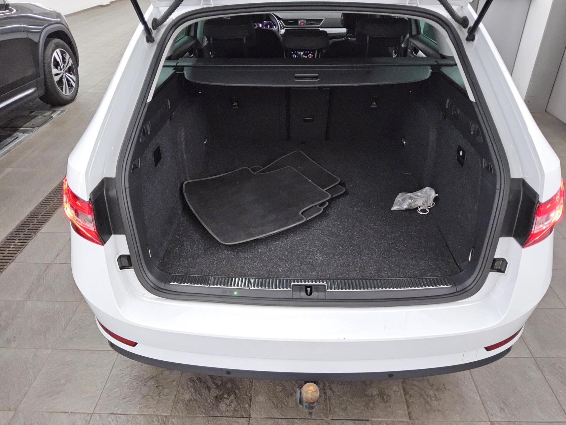 Skoda Superb Kombi 1.4 TSI iV Ambition Navi LED AID 12