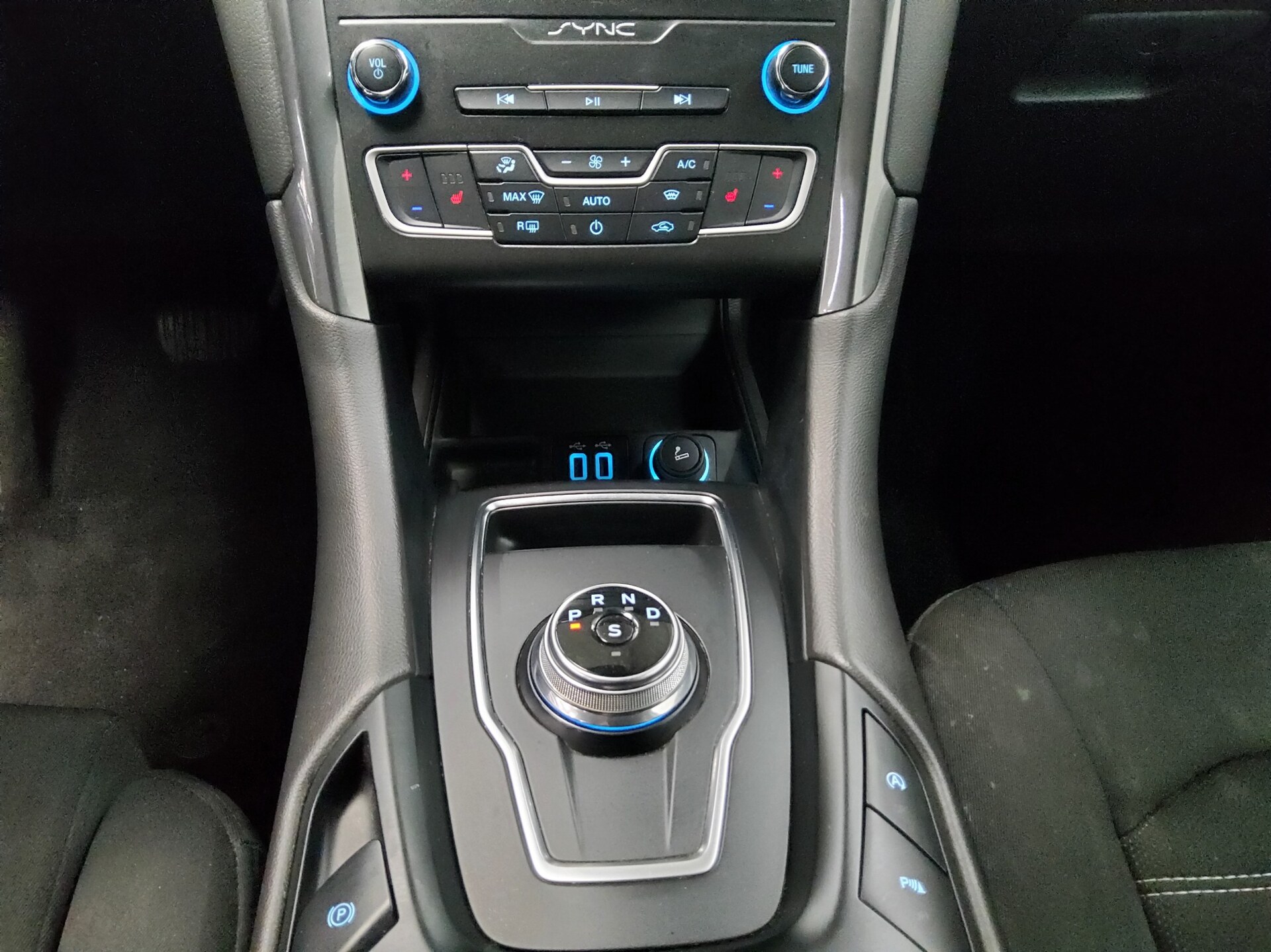Ford Mondeo Turnier 2.0 EB Titanium Navi LED AHK RfK 6
