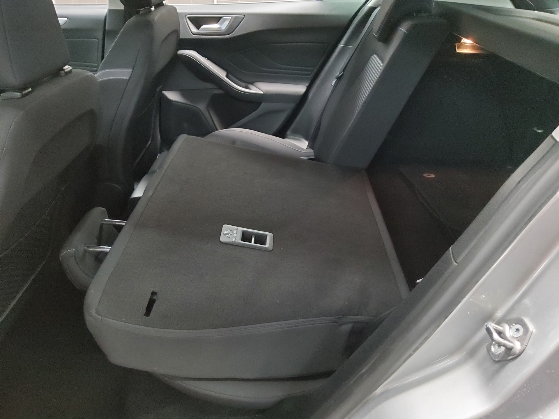 Ford Focus 1.5 EB Cool&Connect Navi LED PDC SHZ 13
