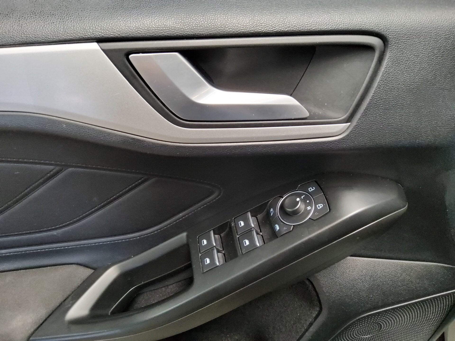 Ford Focus 1.5 EB Cool&Connect Navi LED PDC SHZ 9