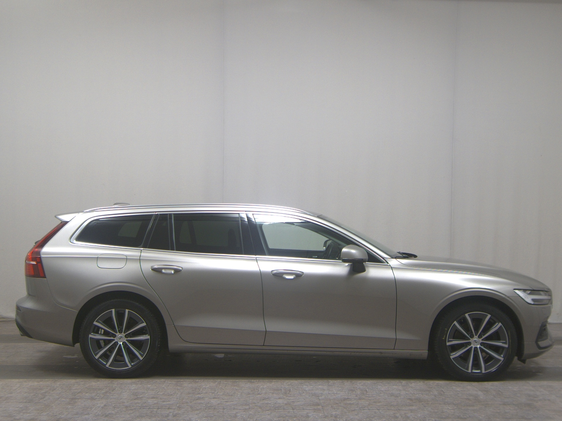 Volvo V60 B4 D Momentum Pro Navi LED Pano 360° AHK PDC