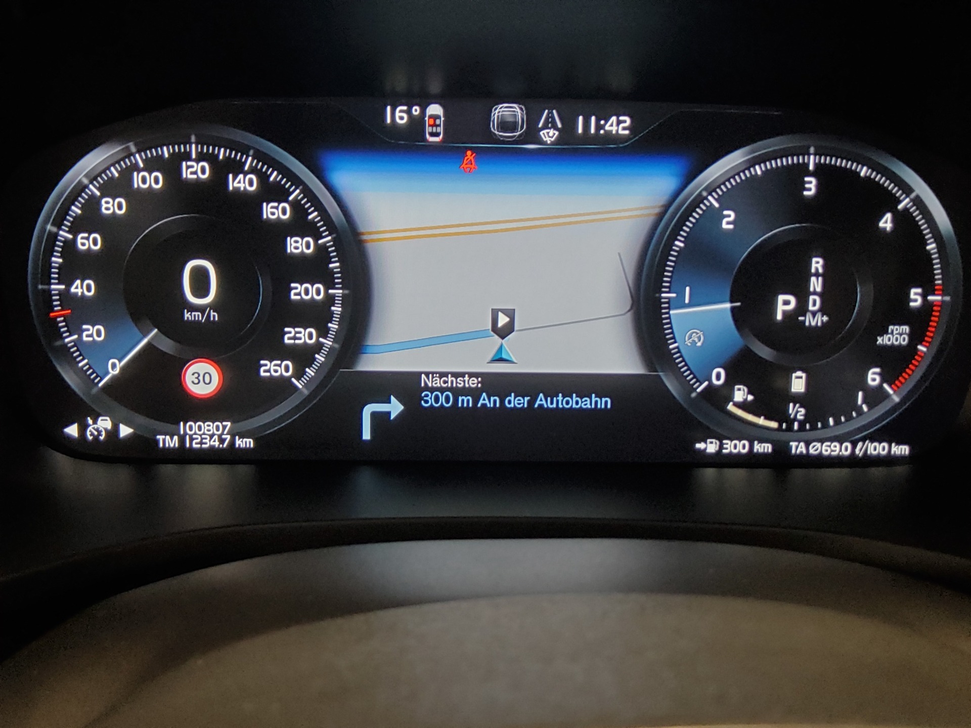 Volvo V60 B4 D Momentum Pro Navi LED Pano 360° AHK PDC 8