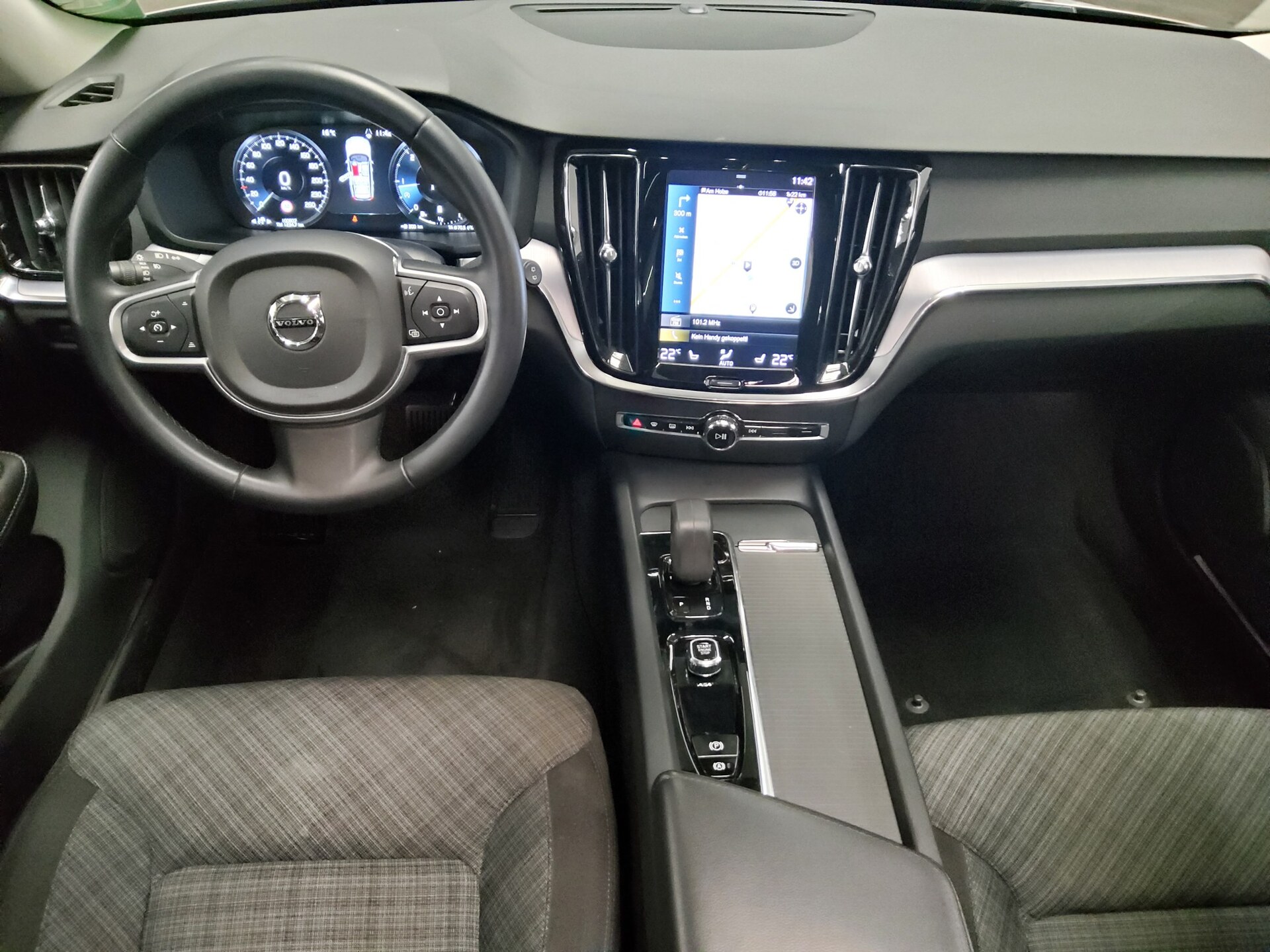 Volvo V60 B4 D Momentum Pro Navi LED Pano 360° AHK PDC 5