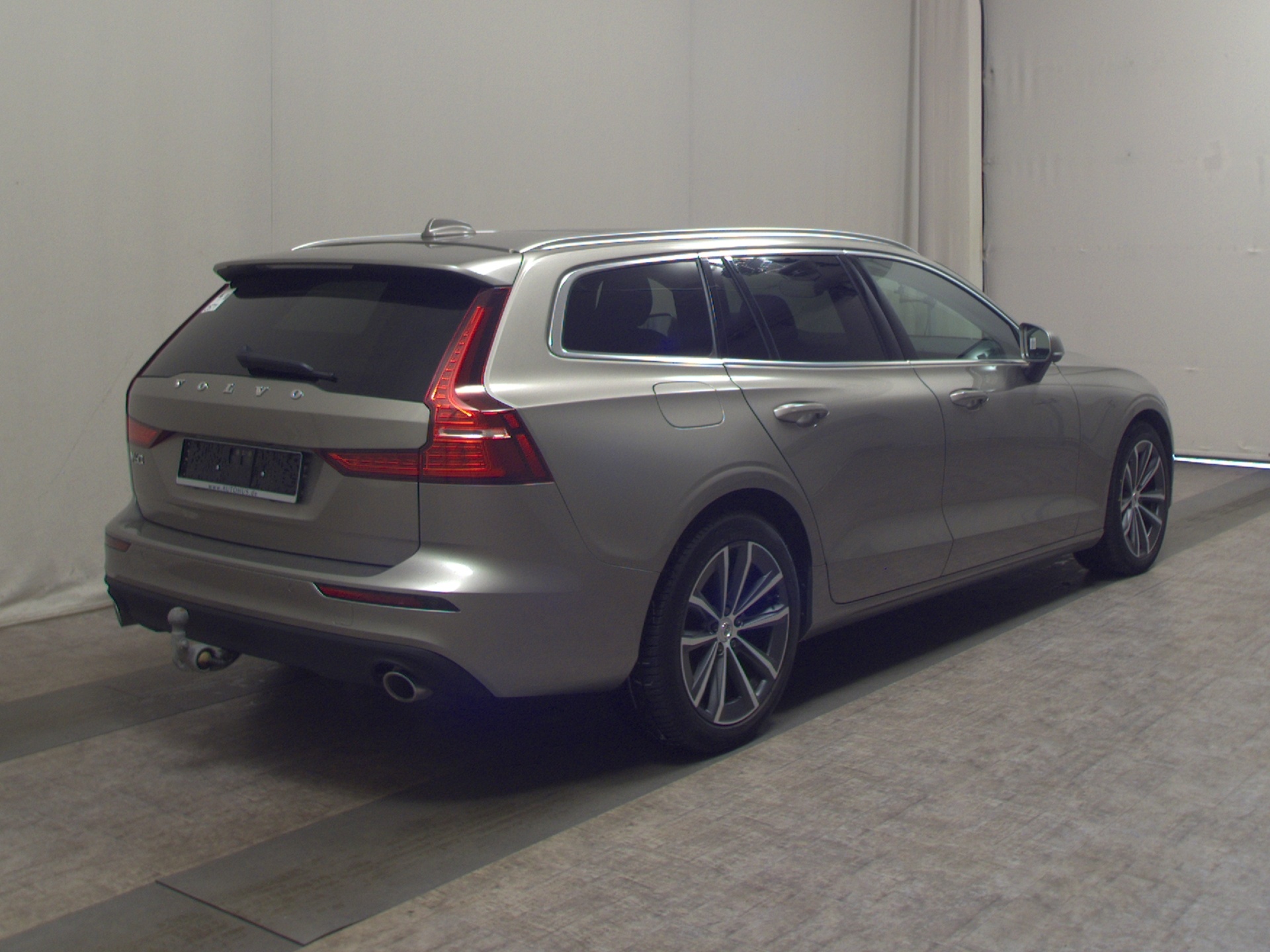 Volvo V60 B4 D Momentum Pro Navi LED Pano 360° AHK PDC 4