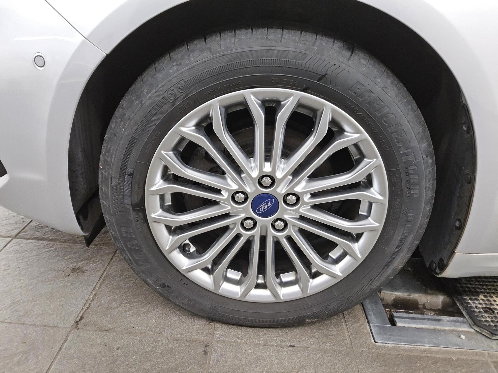 Ford Mondeo Turnier 2.0 EB Titanium Navi LED Shz AHK RFK 10