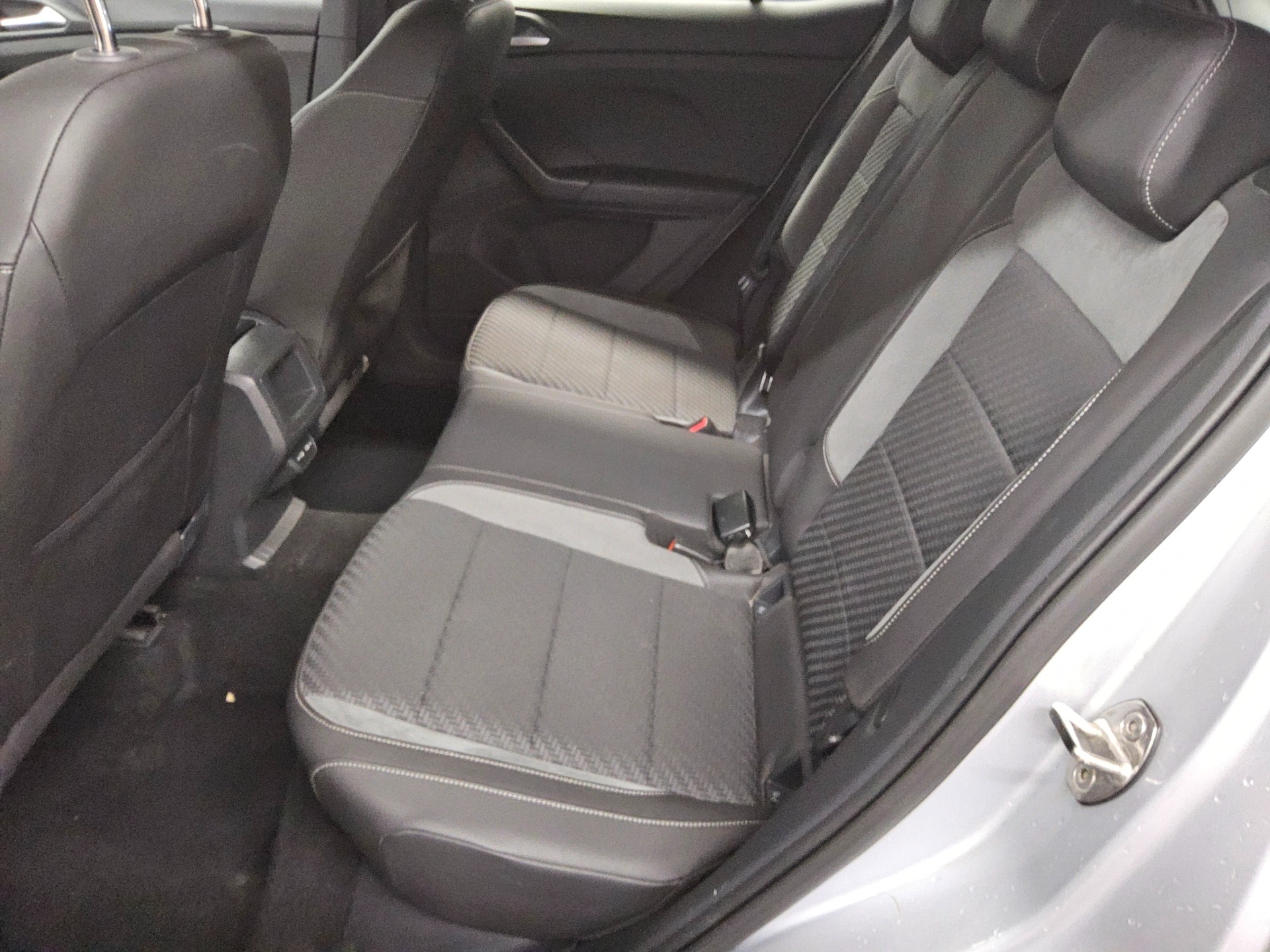 Volkswagen T-Cross 1.5 TSI R-Line Navi LED AID RfK ACC Shz 13