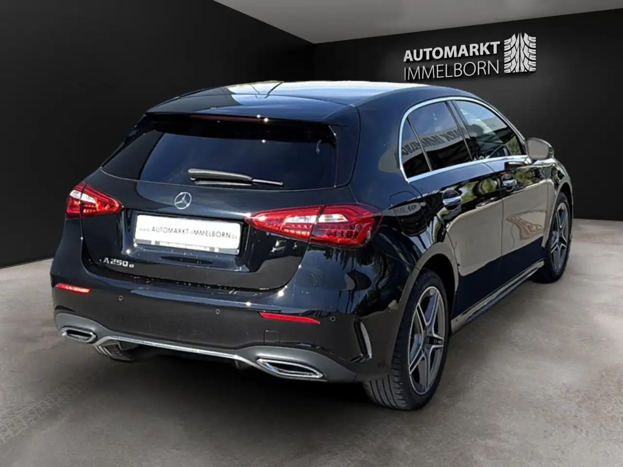 Mercedes-Benz A 250 e AMG Burmest*AHK*Alcantara*18*VZ*Spur 7