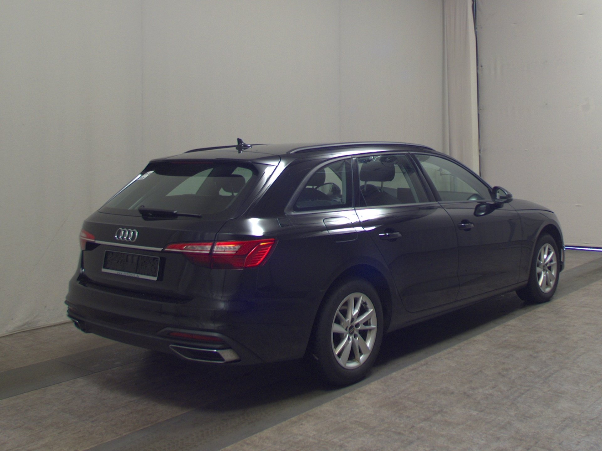 Audi A4 Avant 35 TDI Navi LED HuD PDC Shz Tempomat 4