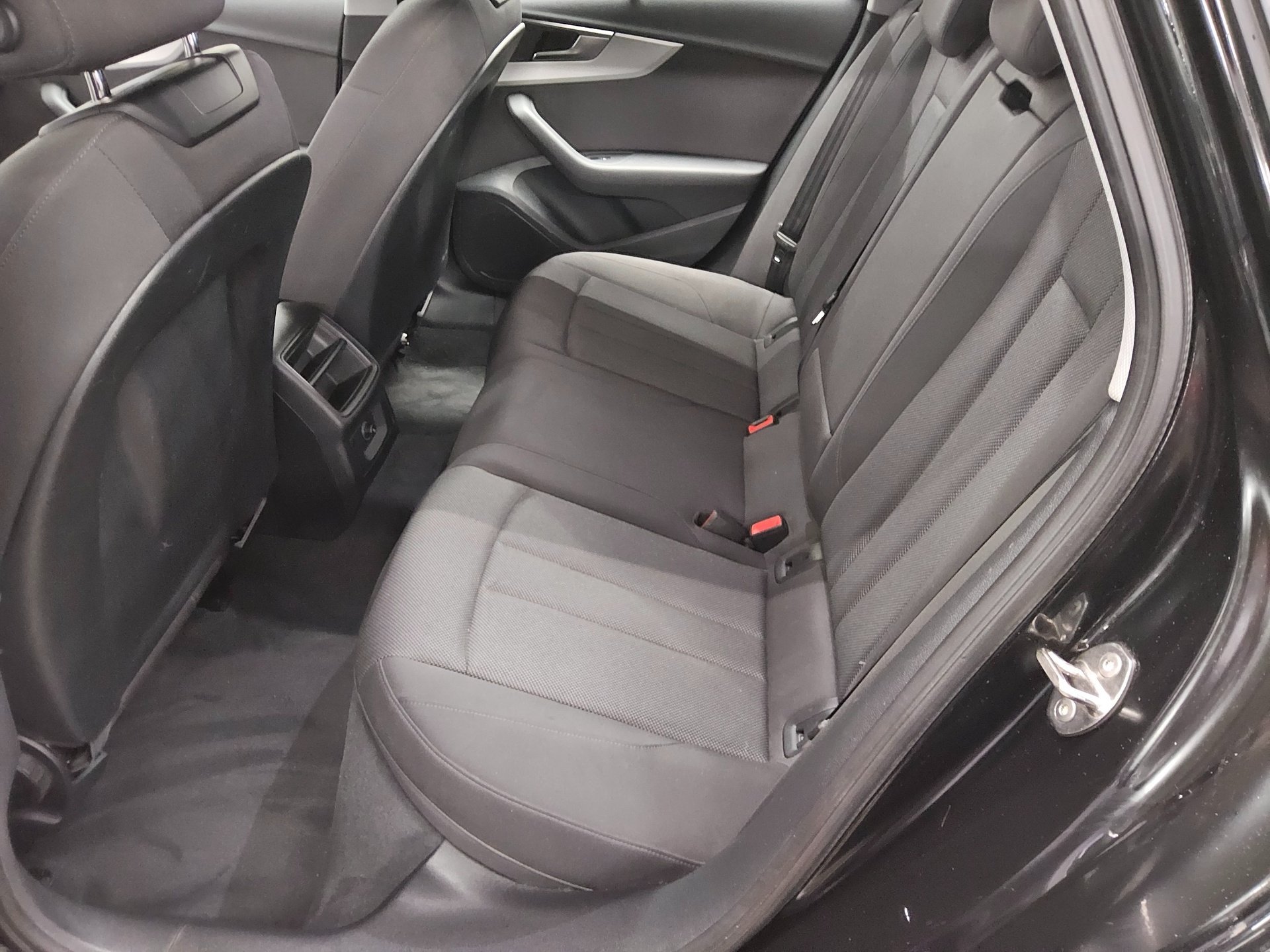 Audi A4 Avant 35 TDI Navi LED HuD PDC Shz Tempomat 13