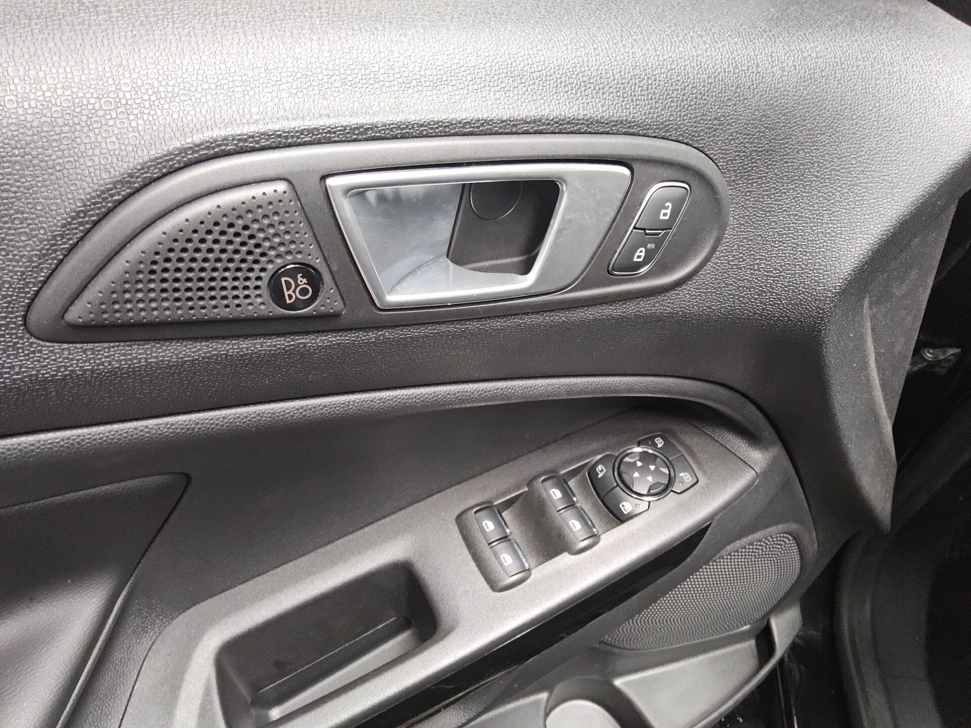 Ford EcoSport 1.0 EB ST-Line Navi LED Shz PDC RfK 9