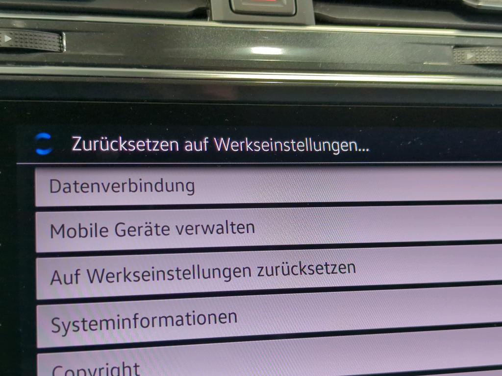 Volkswagen Tiguan 2.0 TDI Life Navi LED PDC ACC SHZ 10