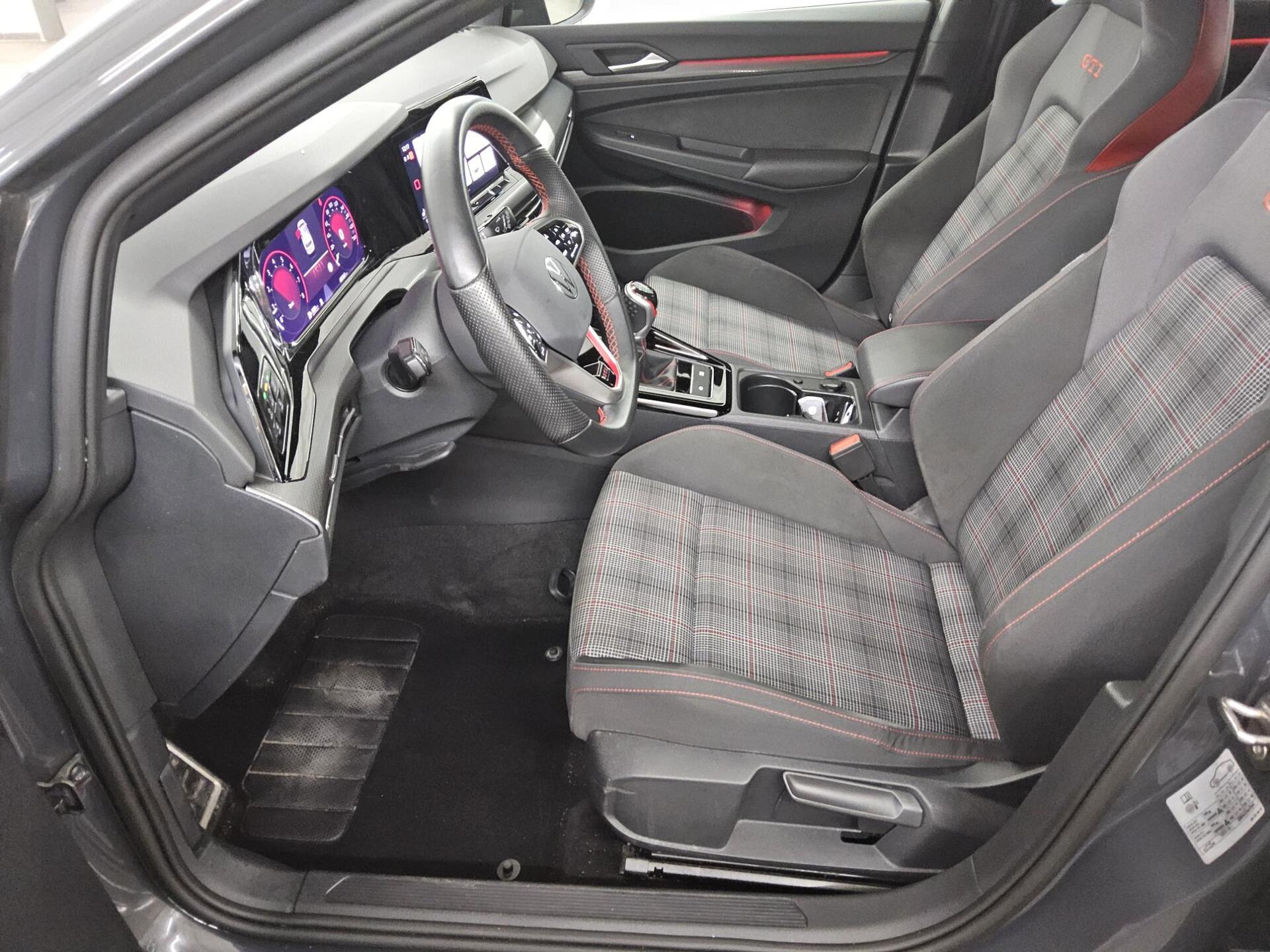 Volkswagen Golf-8 2.0 TSI GTI Navi LED+ AID ACC PDC USB Shz 9