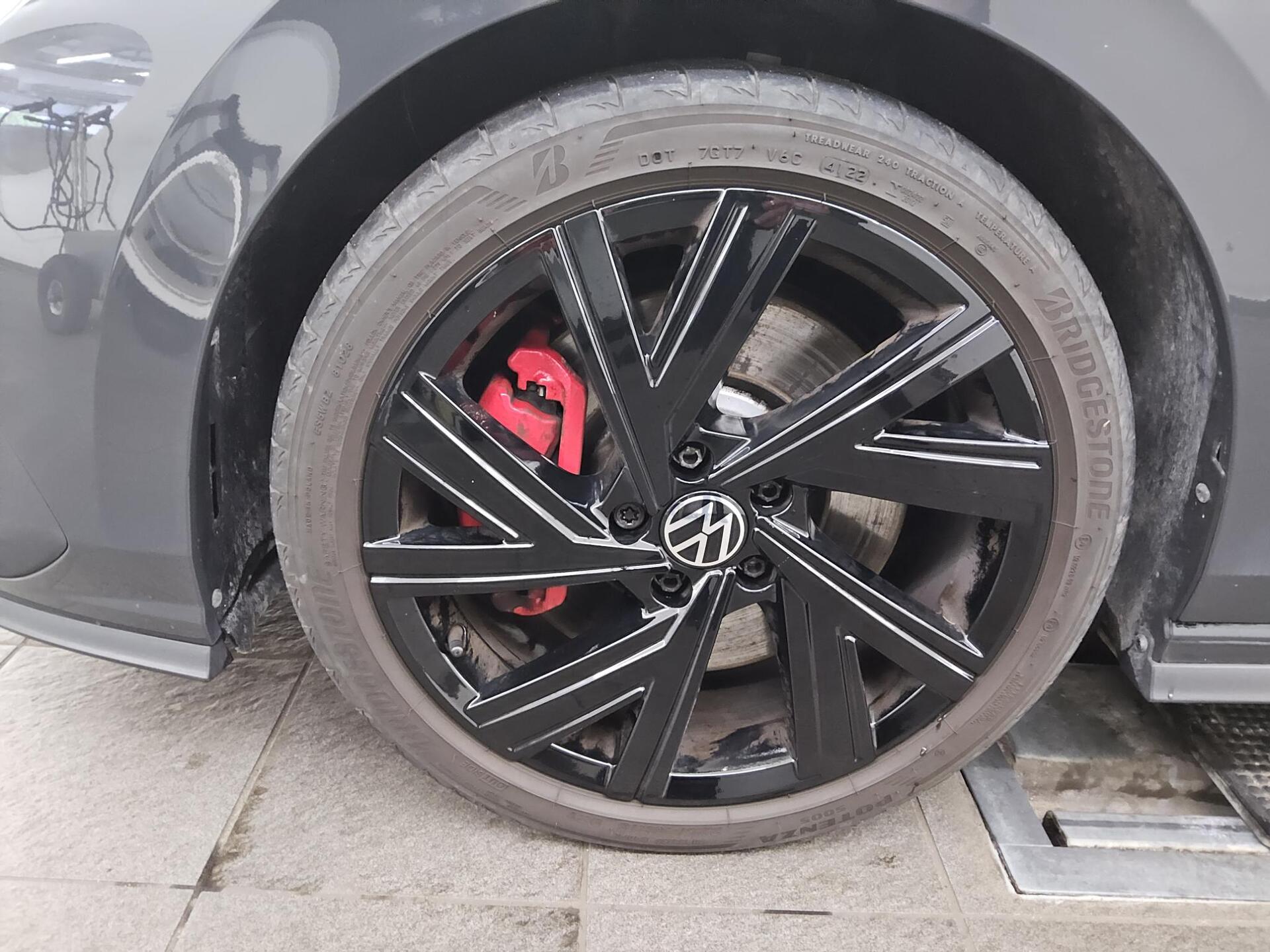 Volkswagen Golf-8 2.0 TSI GTI Navi LED+ AID ACC PDC USB Shz 11