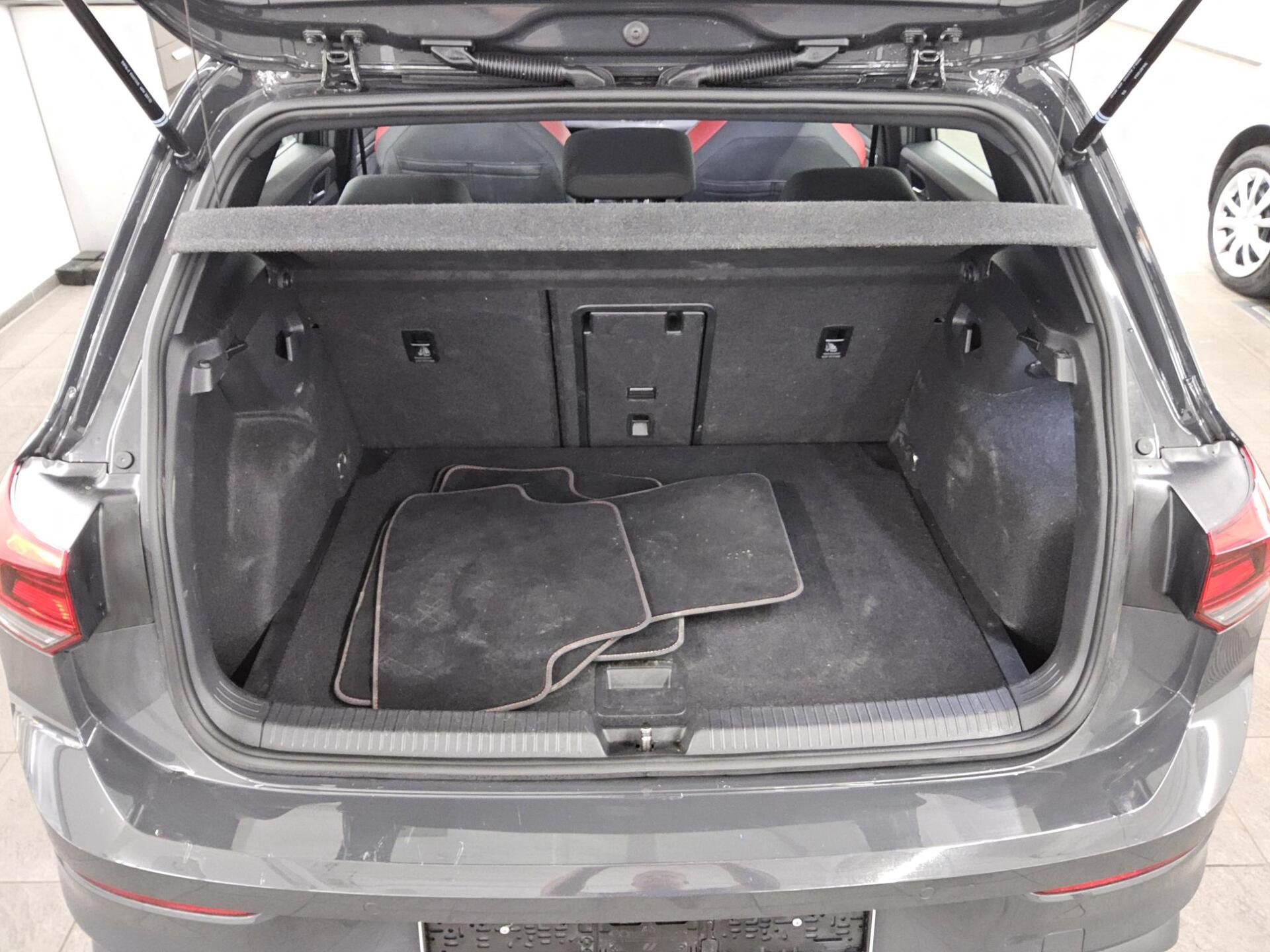 Volkswagen Golf-8 2.0 TSI GTI Navi LED+ AID ACC PDC USB Shz 13