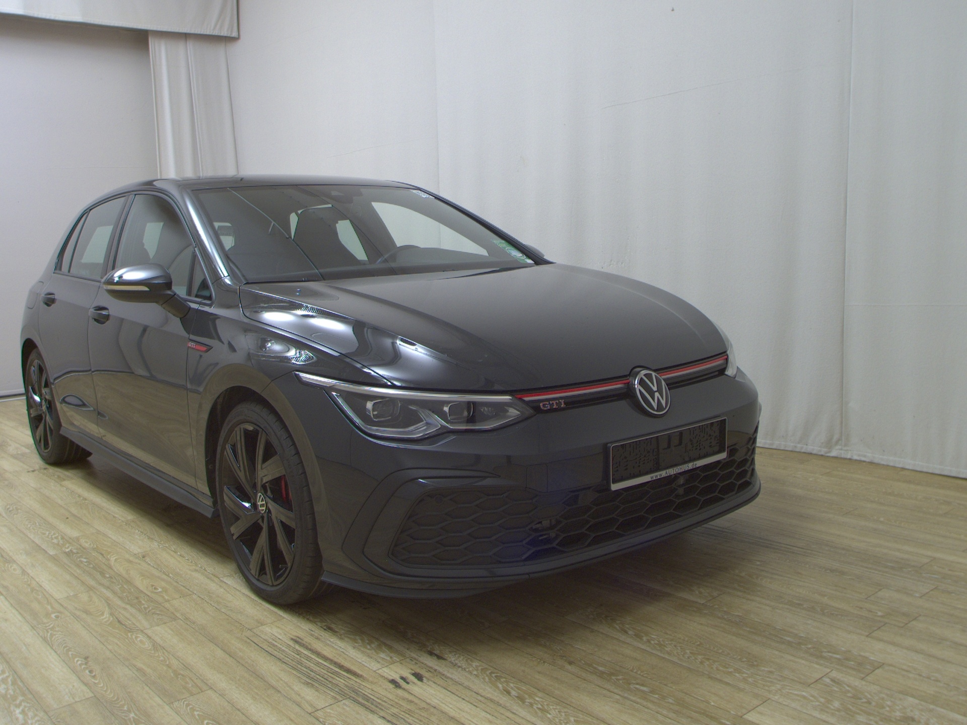 Volkswagen Golf-8 2.0 TSI GTI Navi LED+ AID ACC PDC USB Shz 3
