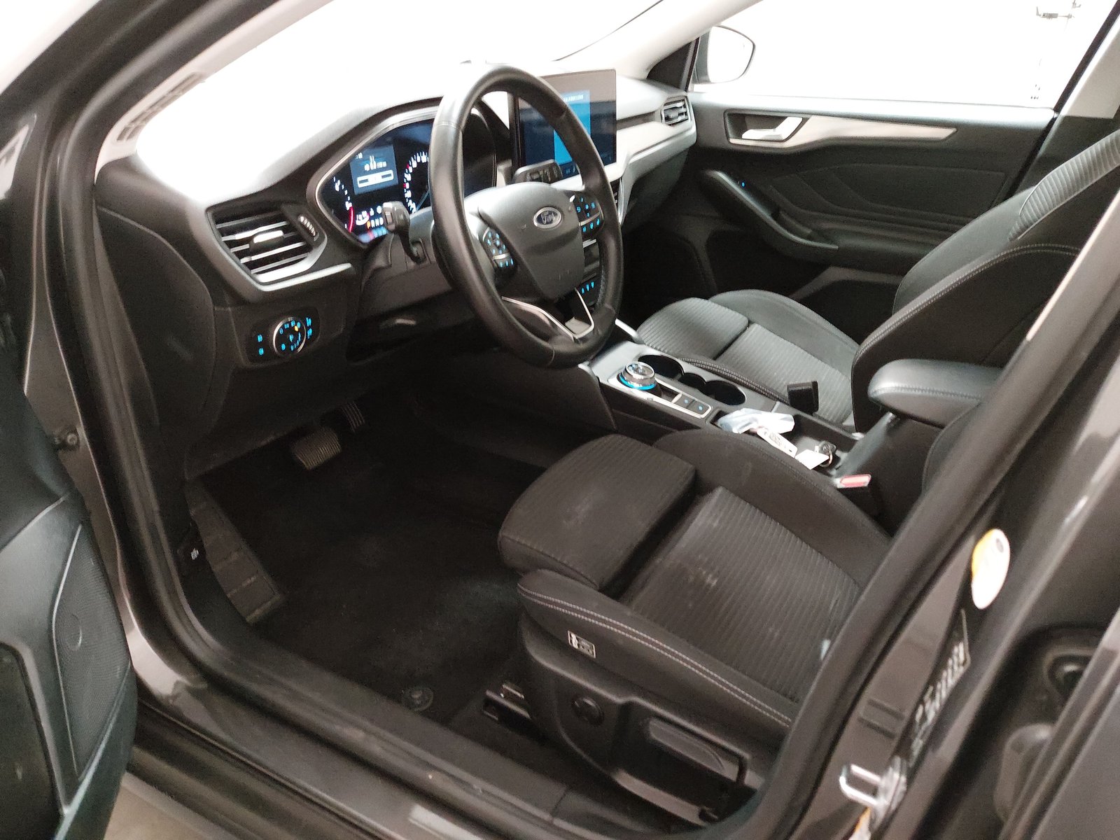 Ford Focus Turnier 1.5 EB Titanium NAVI LED SHZ PDC 6