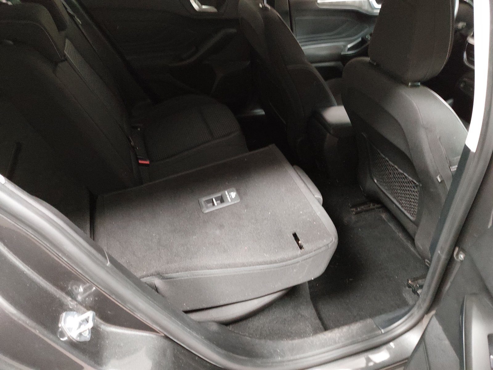 Ford Focus Turnier 1.5 EB Titanium NAVI LED SHZ PDC 11