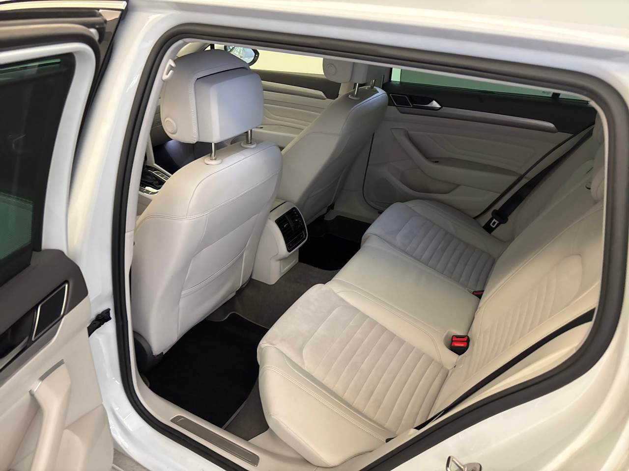 Volkswagen Passat Variant GTE 1.4 TSI NAVI KLIMA LED RADIO MFL 7