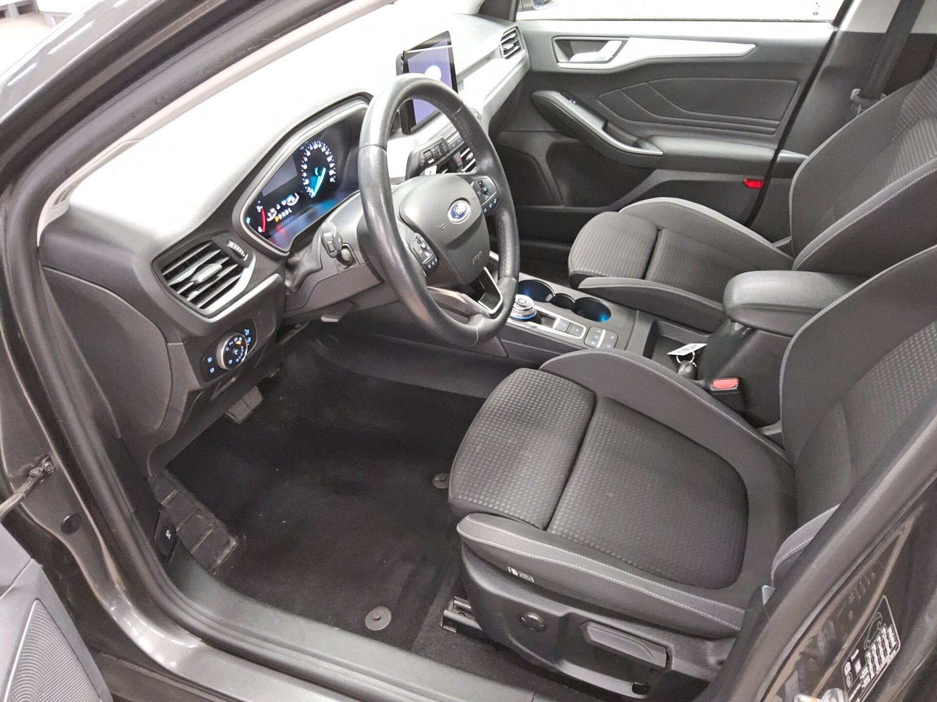 Ford Focus 2.0 EB Cool&Connect Navi LED AHK RFK SHZ 8