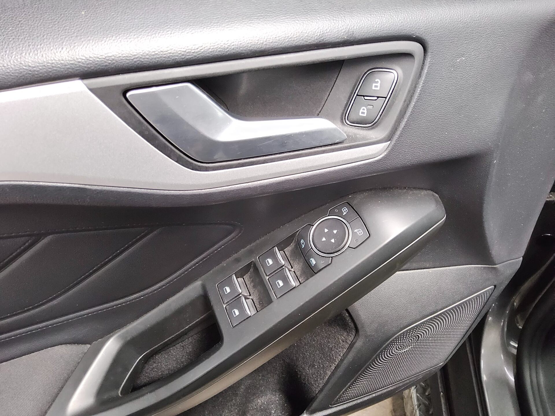 Ford Focus 2.0 EB Cool&Connect Navi LED AHK RFK SHZ 9