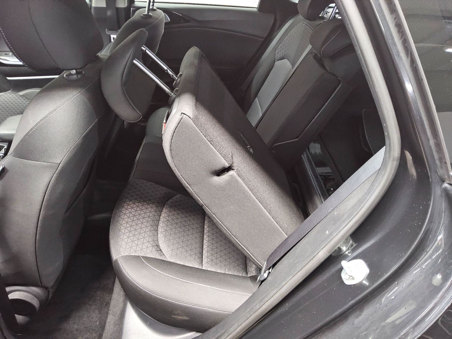 Kia cee'd 1.6 CRDI Spirit Navi LED JBL Sound RFK AHK 12