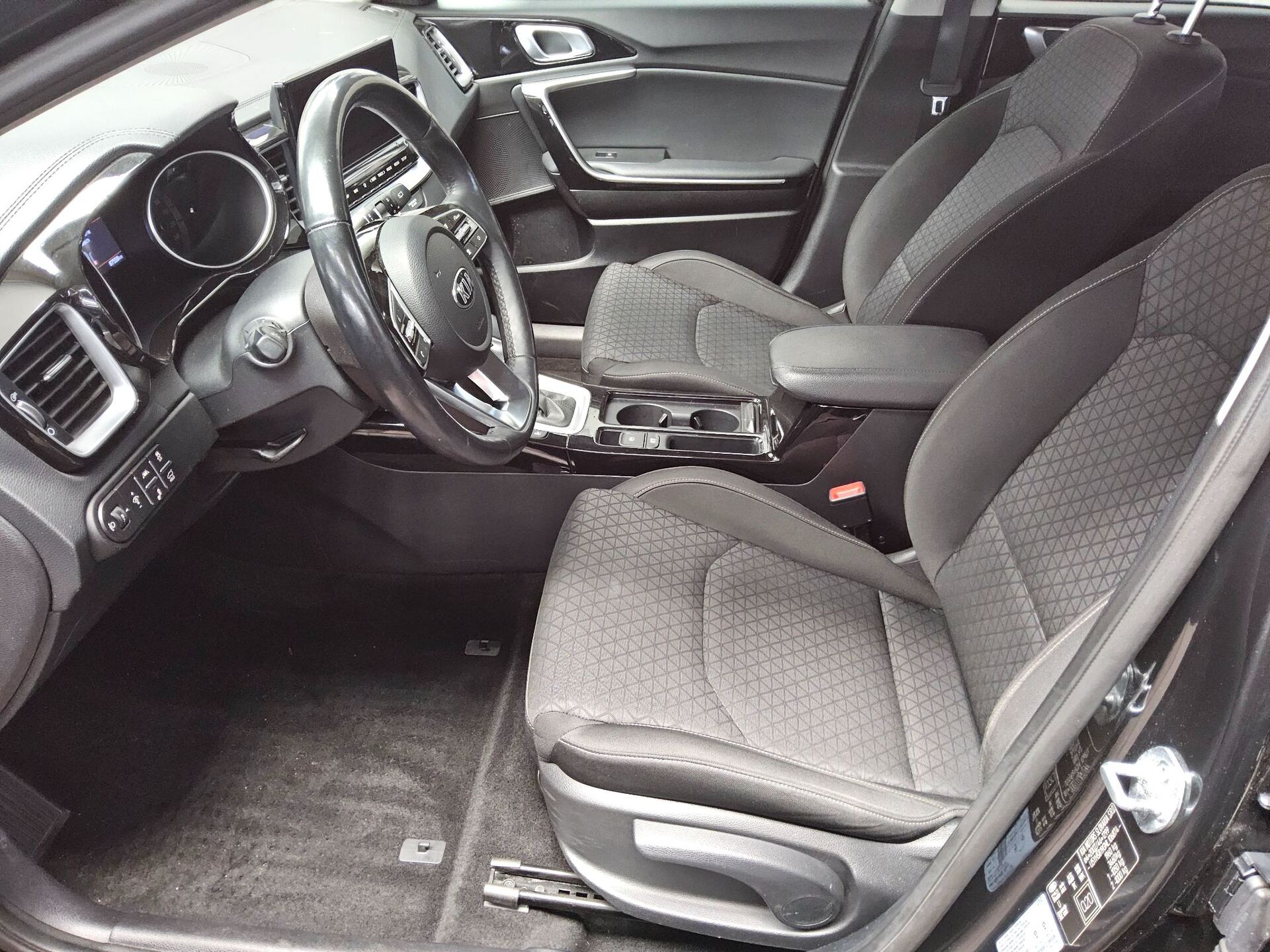 Kia cee'd 1.6 CRDI Spirit Navi LED JBL Sound RFK AHK 8