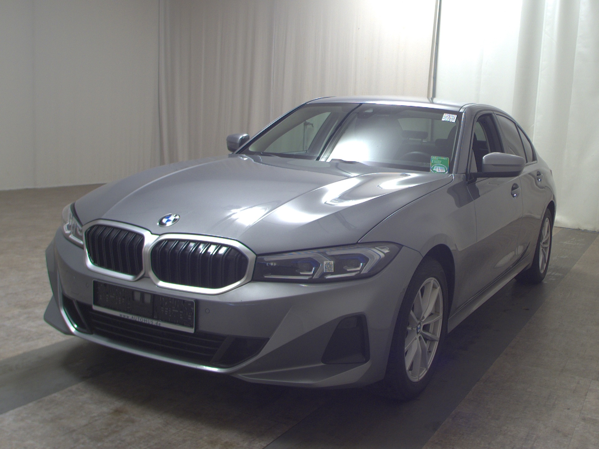 BMW 318iA Navi LED LC-Pro Curved HuD Rückfahrkamera 2