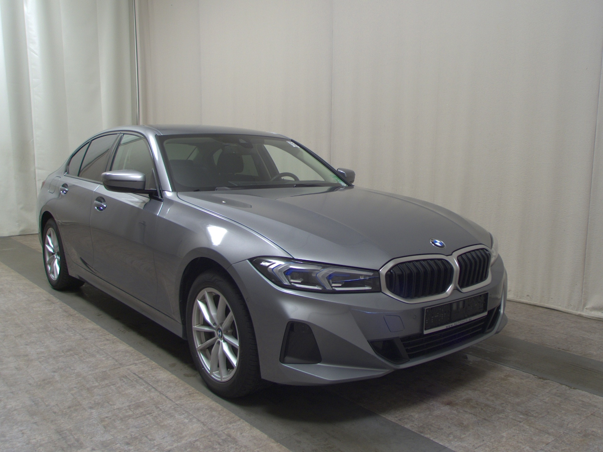 BMW 318iA Navi LED LC-Pro Curved HuD Rückfahrkamera 3