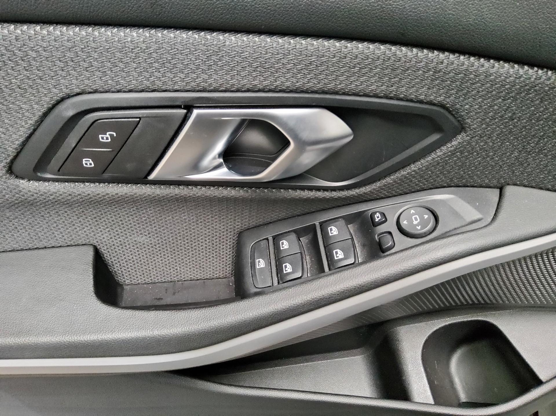 BMW 318iA Navi LED LC-Pro Curved HuD Rückfahrkamera 10