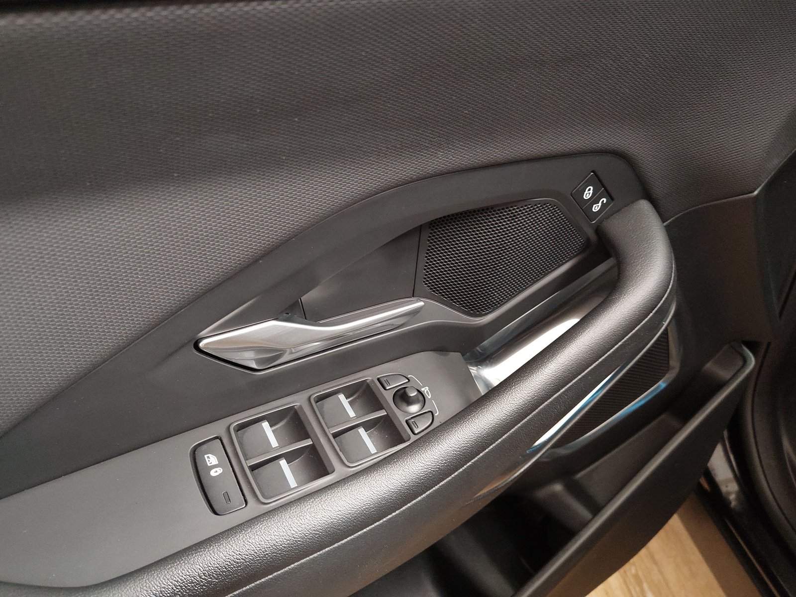 Jaguar E-Pace 2.0 D Navi LED Sound RFK Shz 5