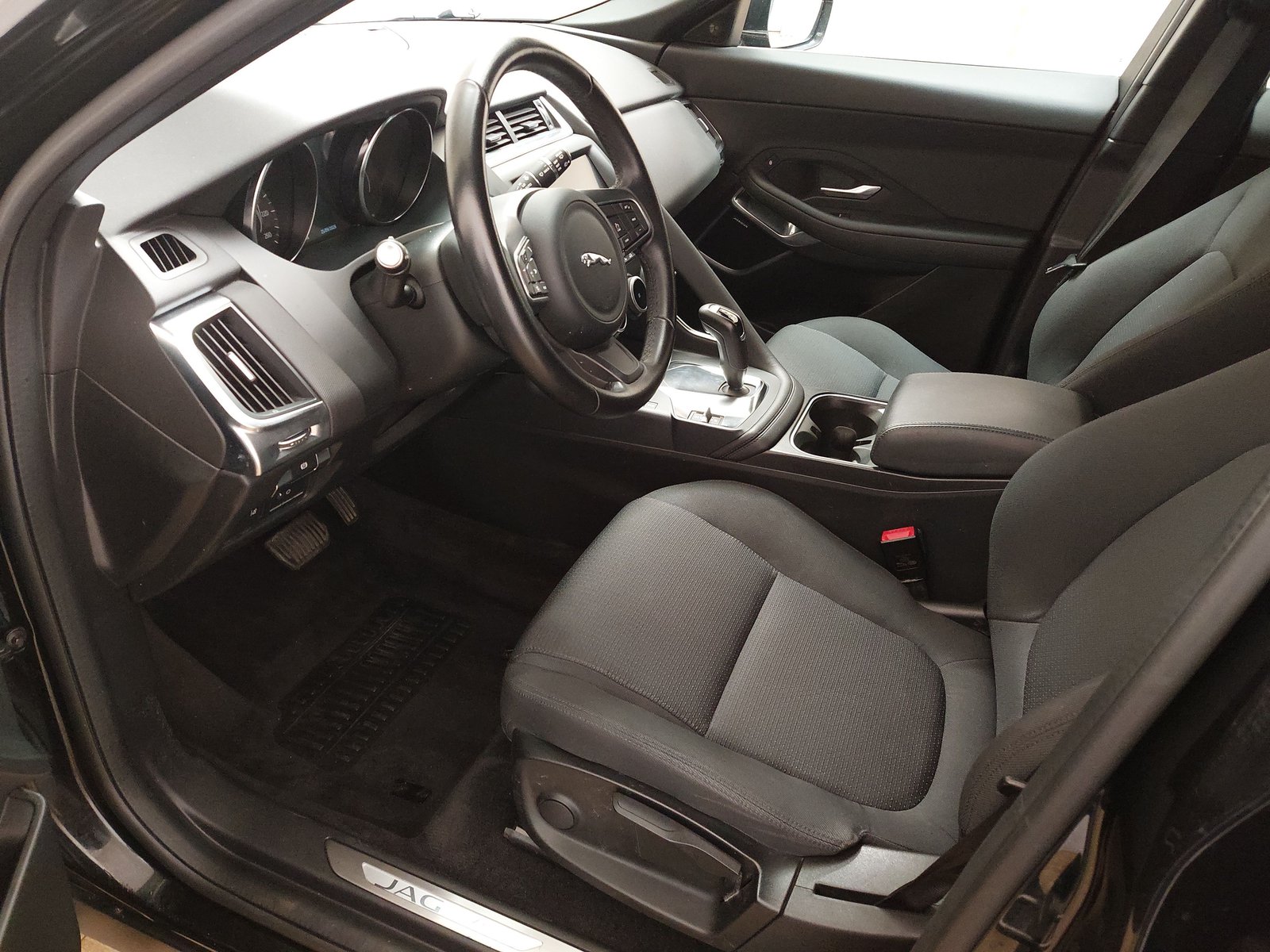 Jaguar E-Pace 2.0 D Navi LED Sound RFK Shz 6