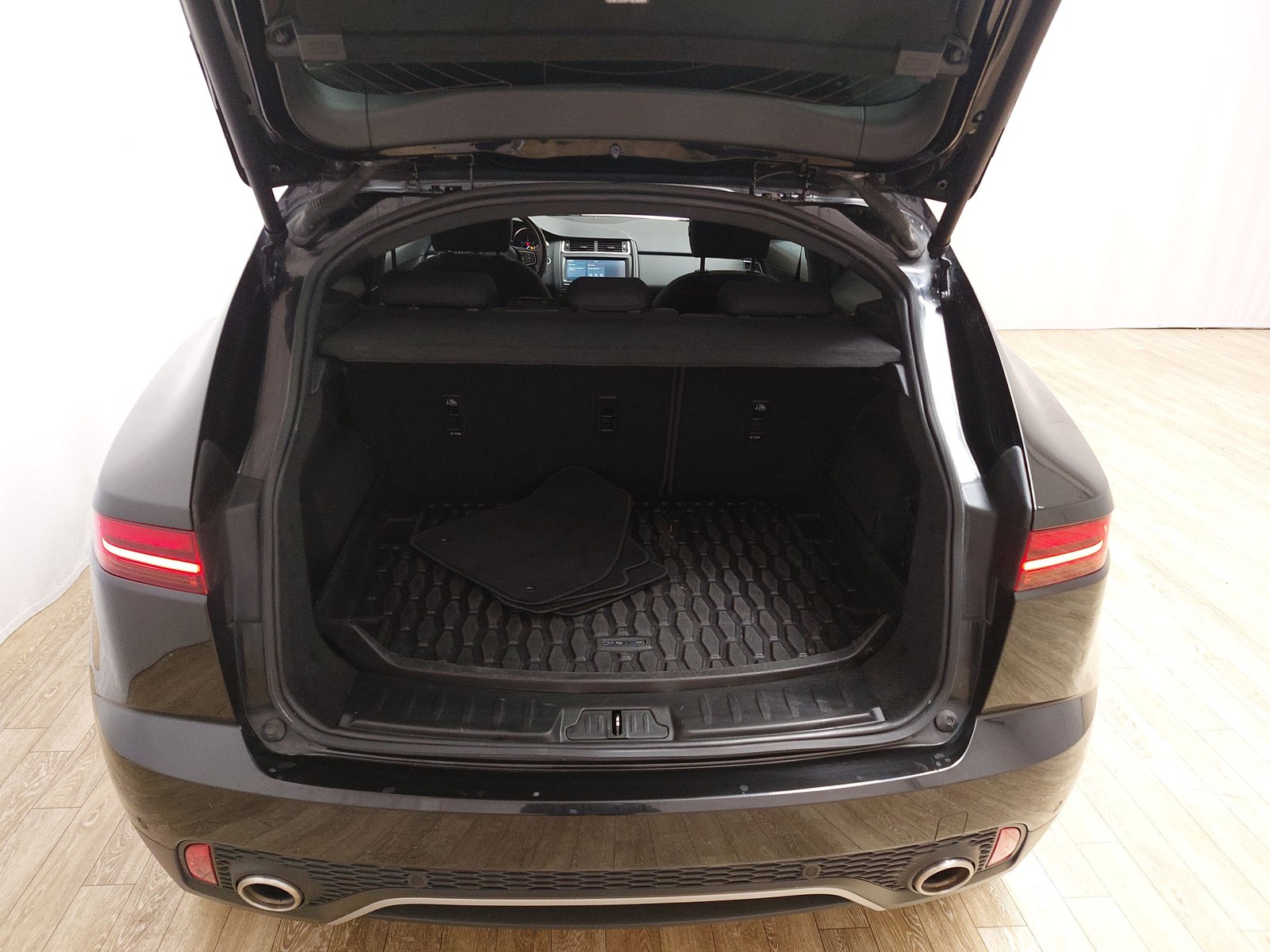 Jaguar E-Pace 2.0 D Navi LED Sound RFK Shz 18