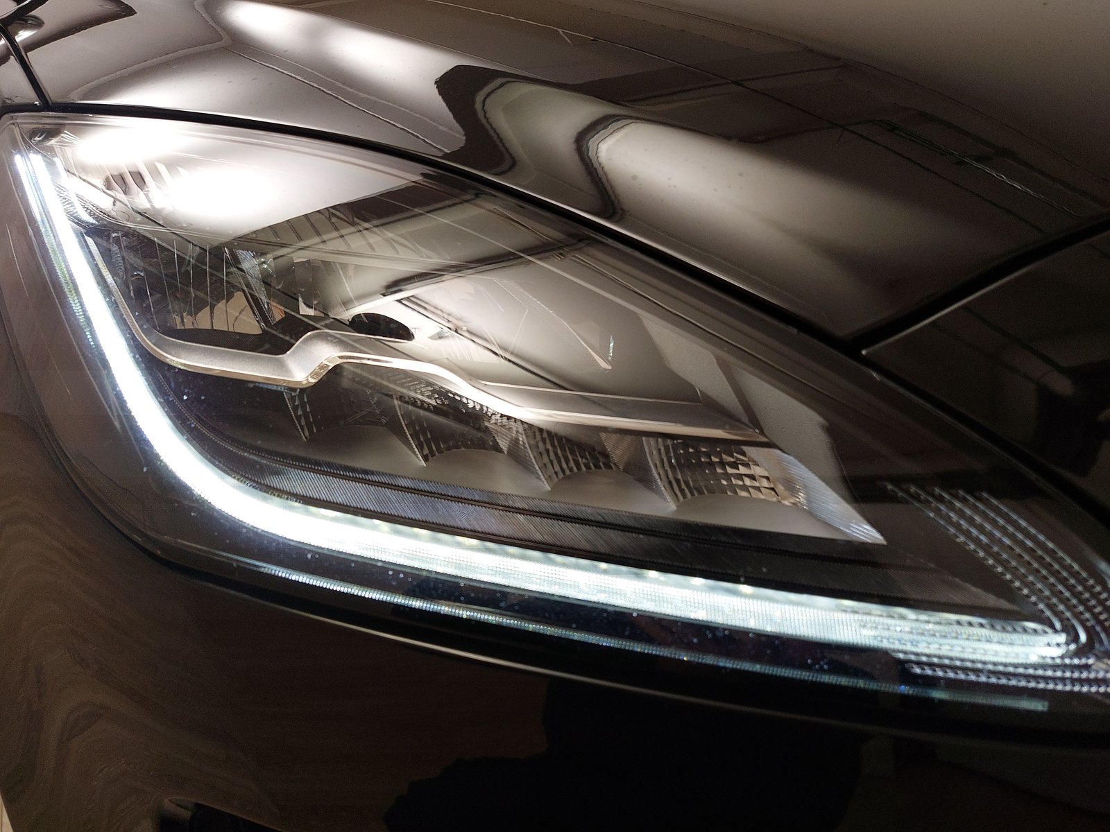 Jaguar E-Pace 2.0 D Navi LED Sound RFK Shz 16