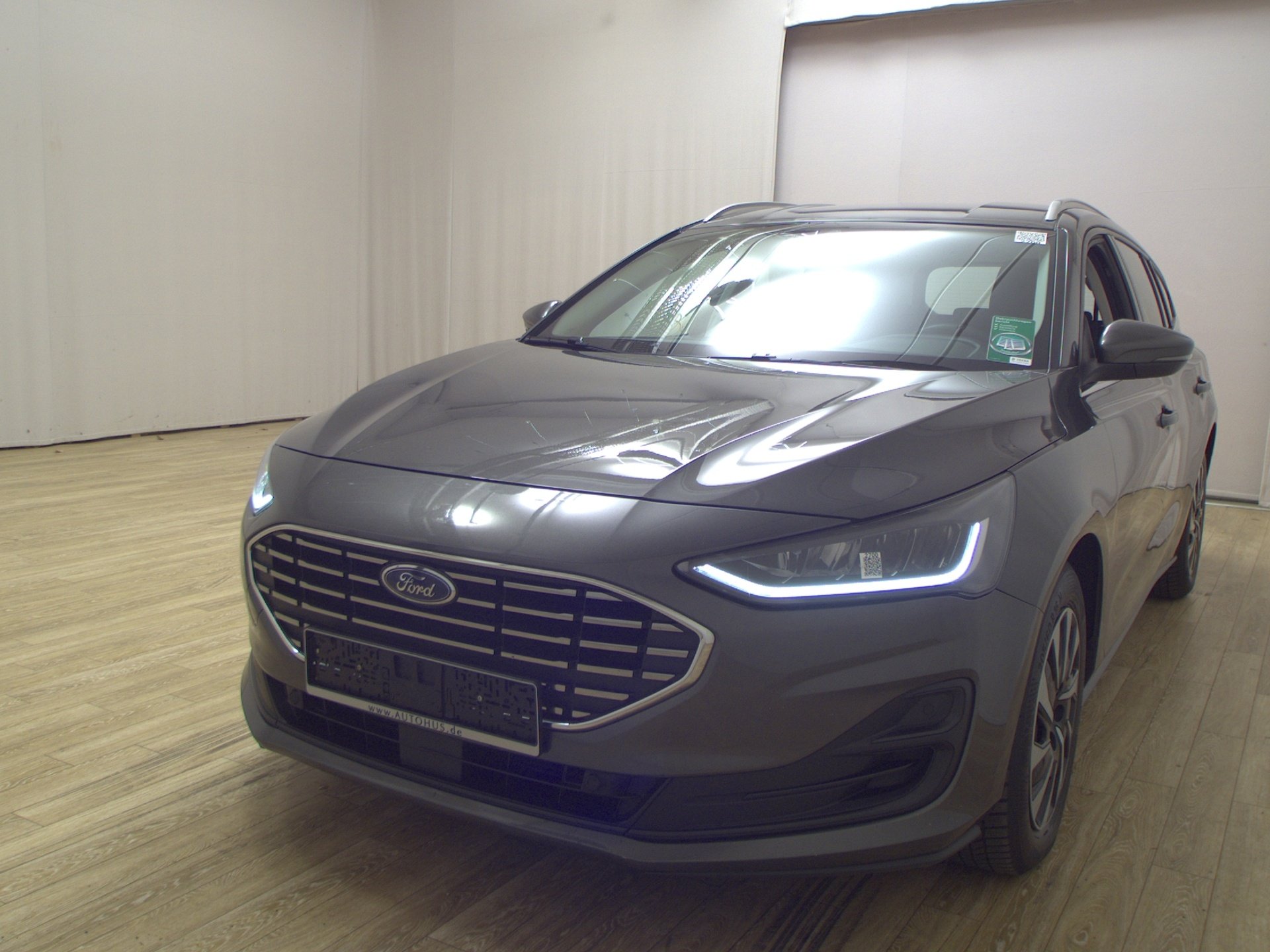 Ford Focus Turnier 1.0 EB Titanium Navi LED PDC Shz 2