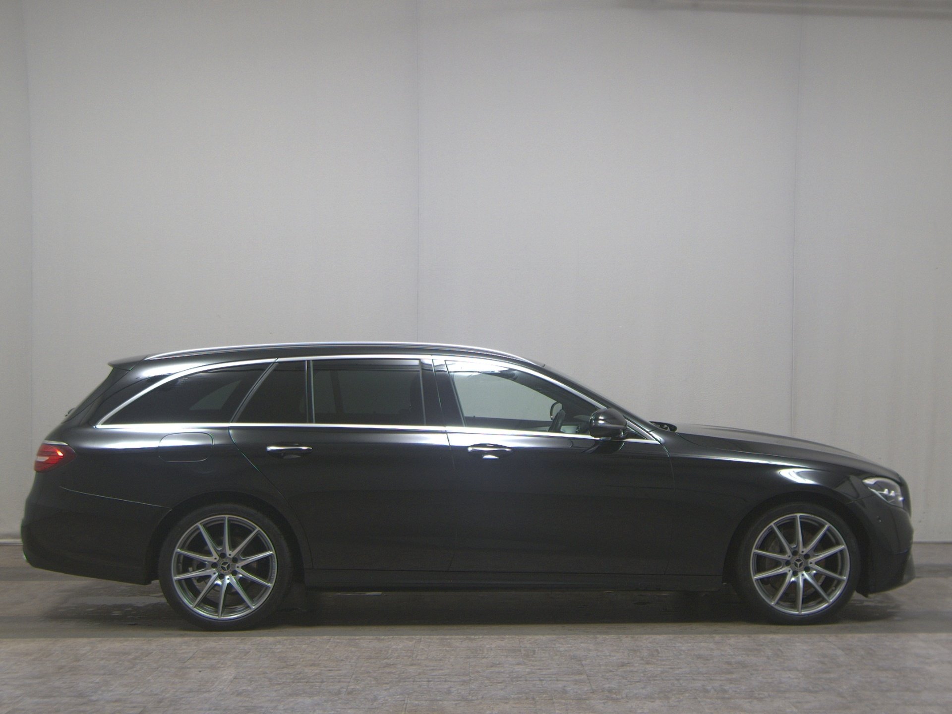 Mercedes-Benz E 220 T d AMG-Line Burmester Widescreen Pano RfK
