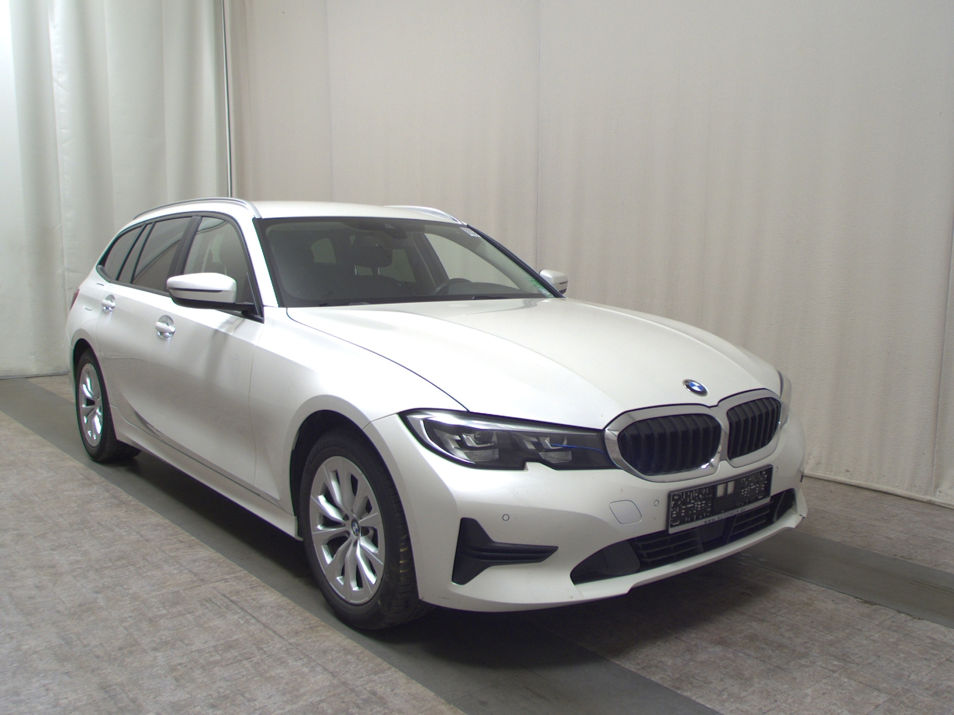 BMW 320dA Touring Advantage Navi LED Sthzg AHK Shz 3