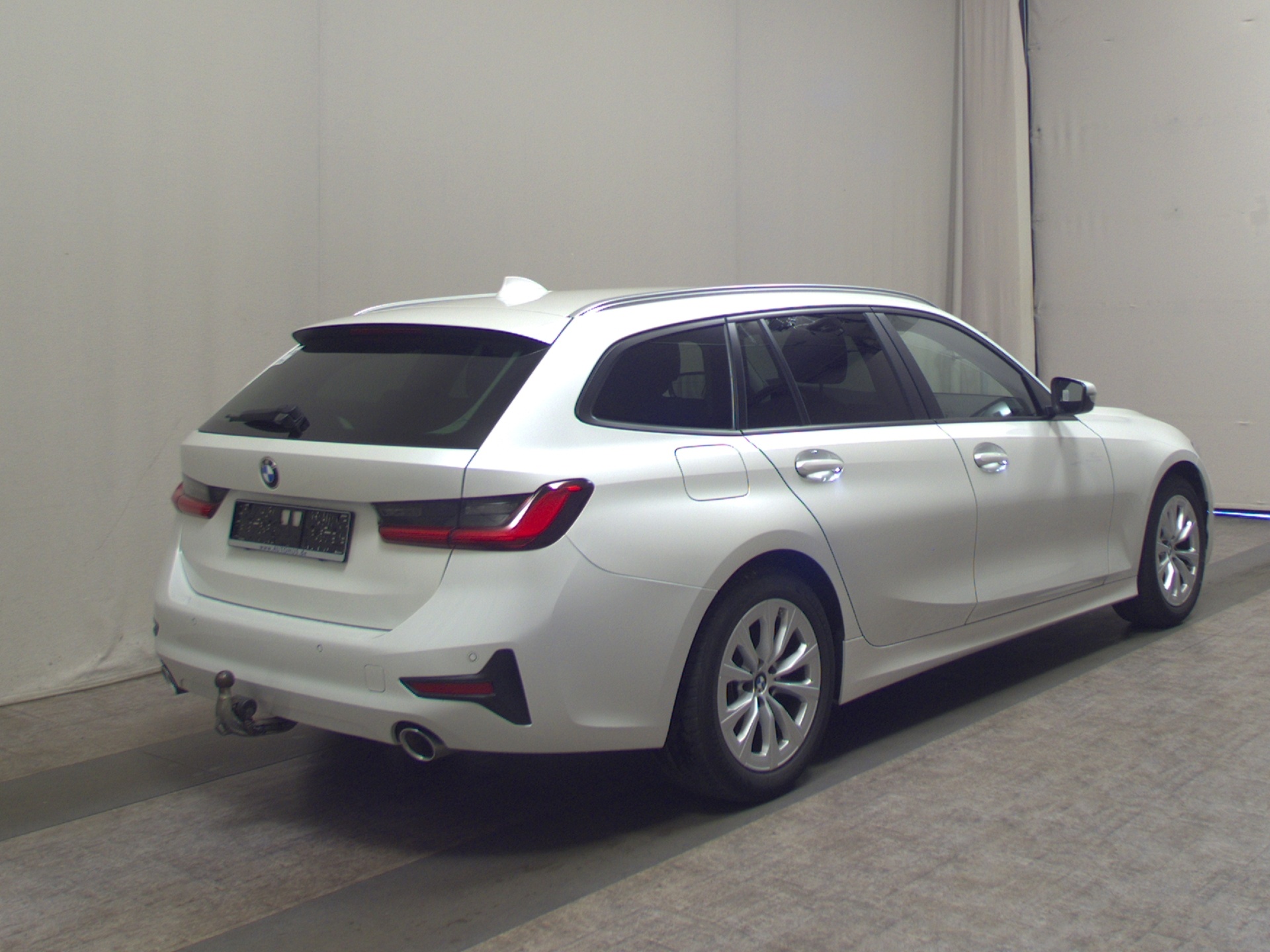 BMW 320dA Touring Advantage Navi LED Sthzg AHK Shz 4