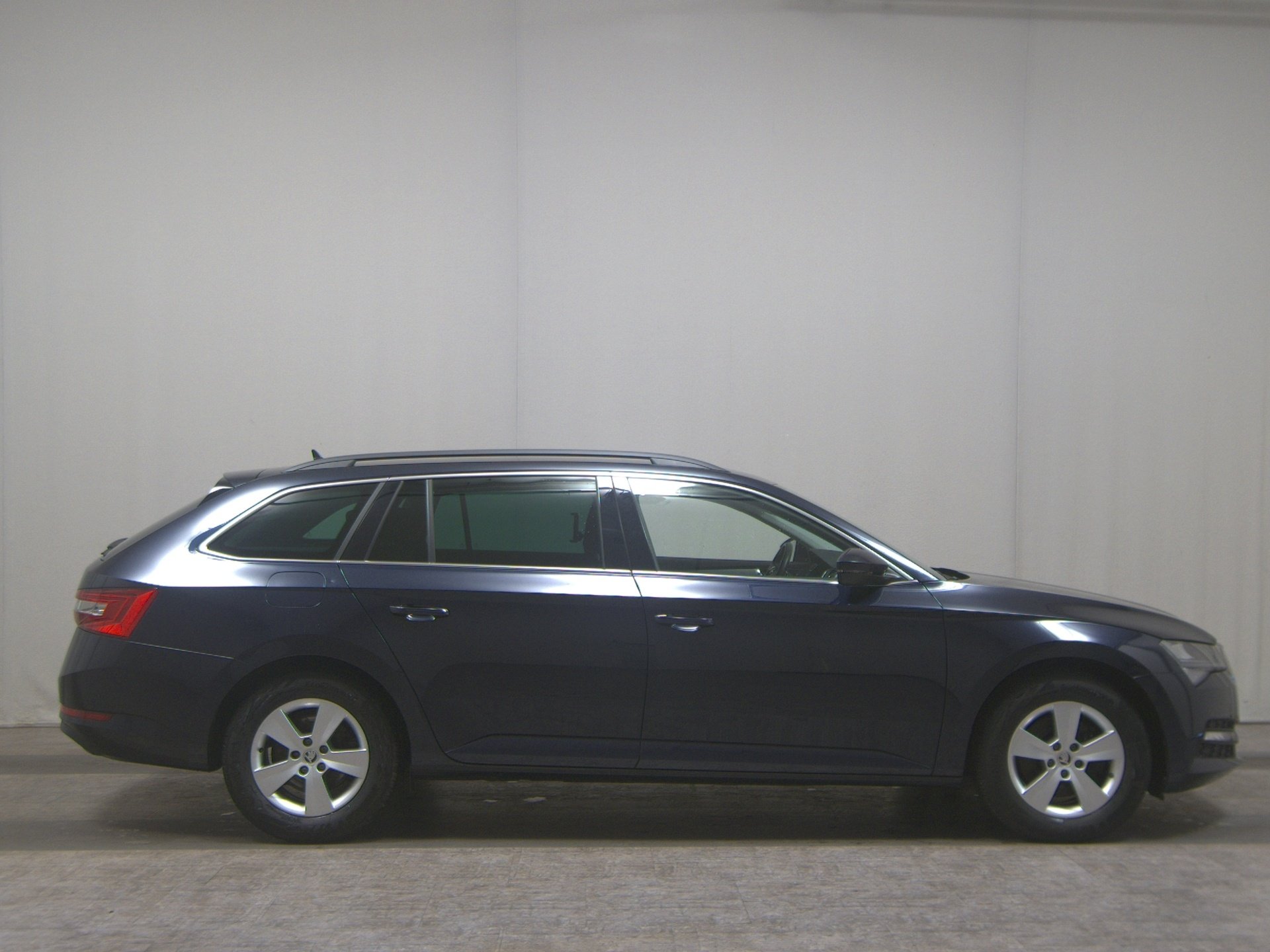 Skoda Superb Kombi 2.0 TDI Ambition Navi LED Virtual PDC Shz