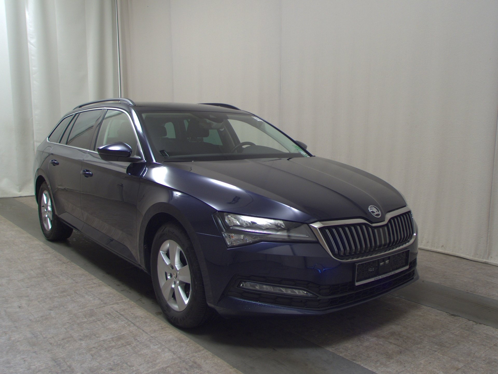 Skoda Superb Kombi 2.0 TDI Ambition Navi LED Virtual PDC Shz 3