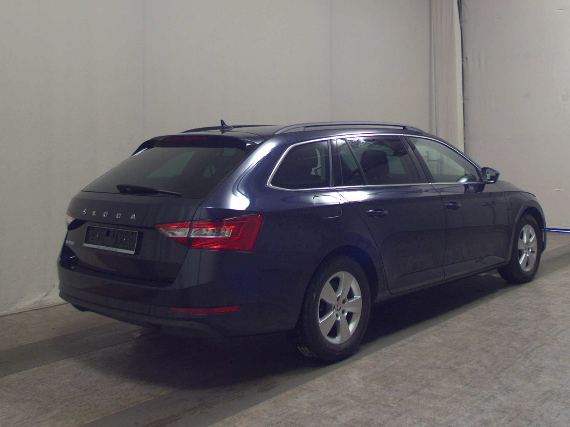 Skoda Superb Kombi 2.0 TDI Ambition Navi LED Virtual PDC Shz 4