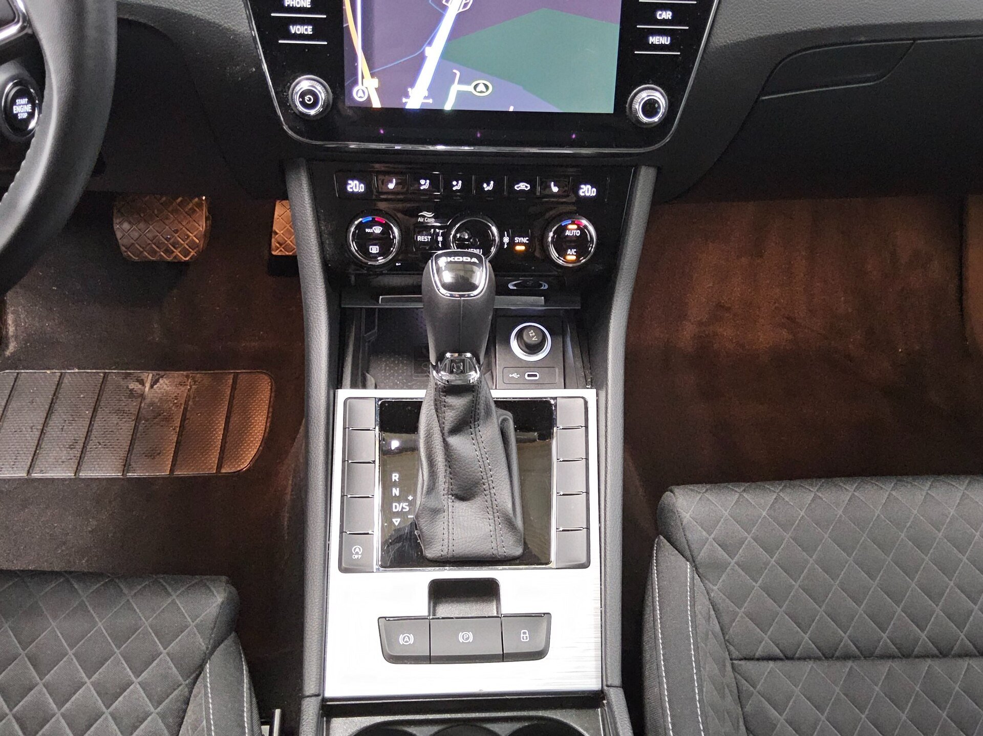 Skoda Superb Kombi 2.0 TDI Ambition Navi LED Virtual PDC Shz 6