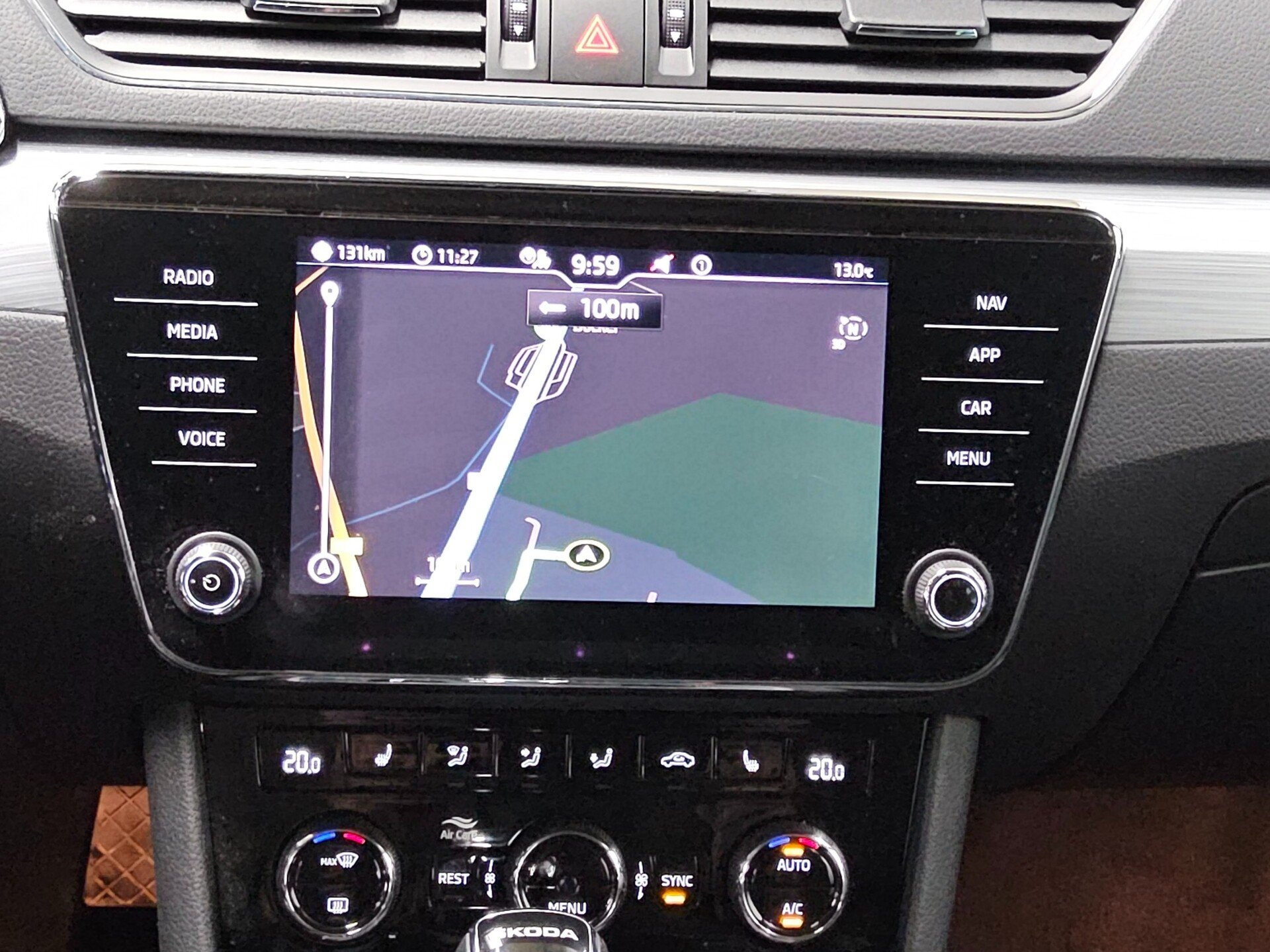 Skoda Superb Kombi 2.0 TDI Ambition Navi LED Virtual PDC Shz 7