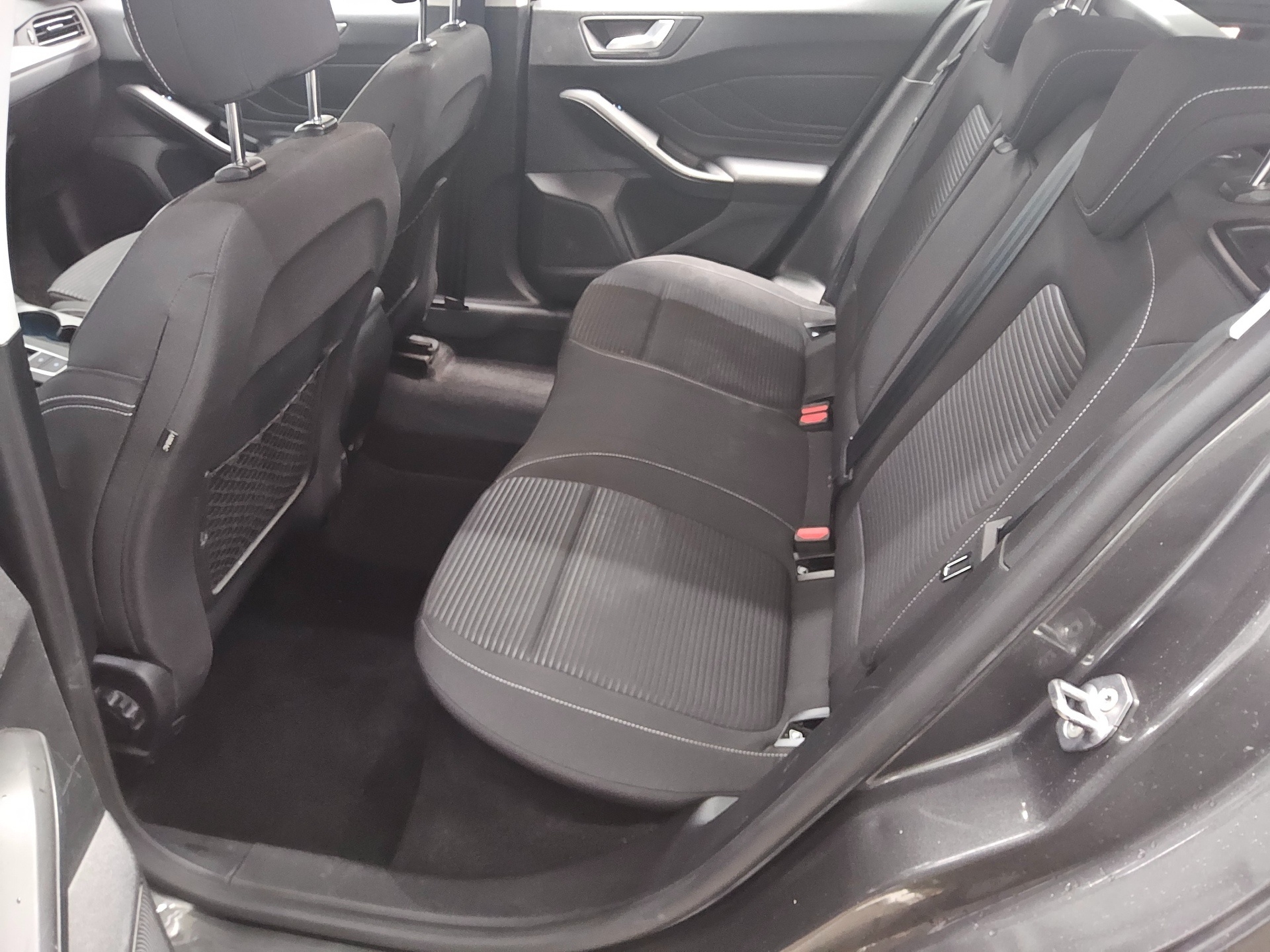 Ford Focus Turnier 1.5 EB Titanium Navi LED RfK ACC 12