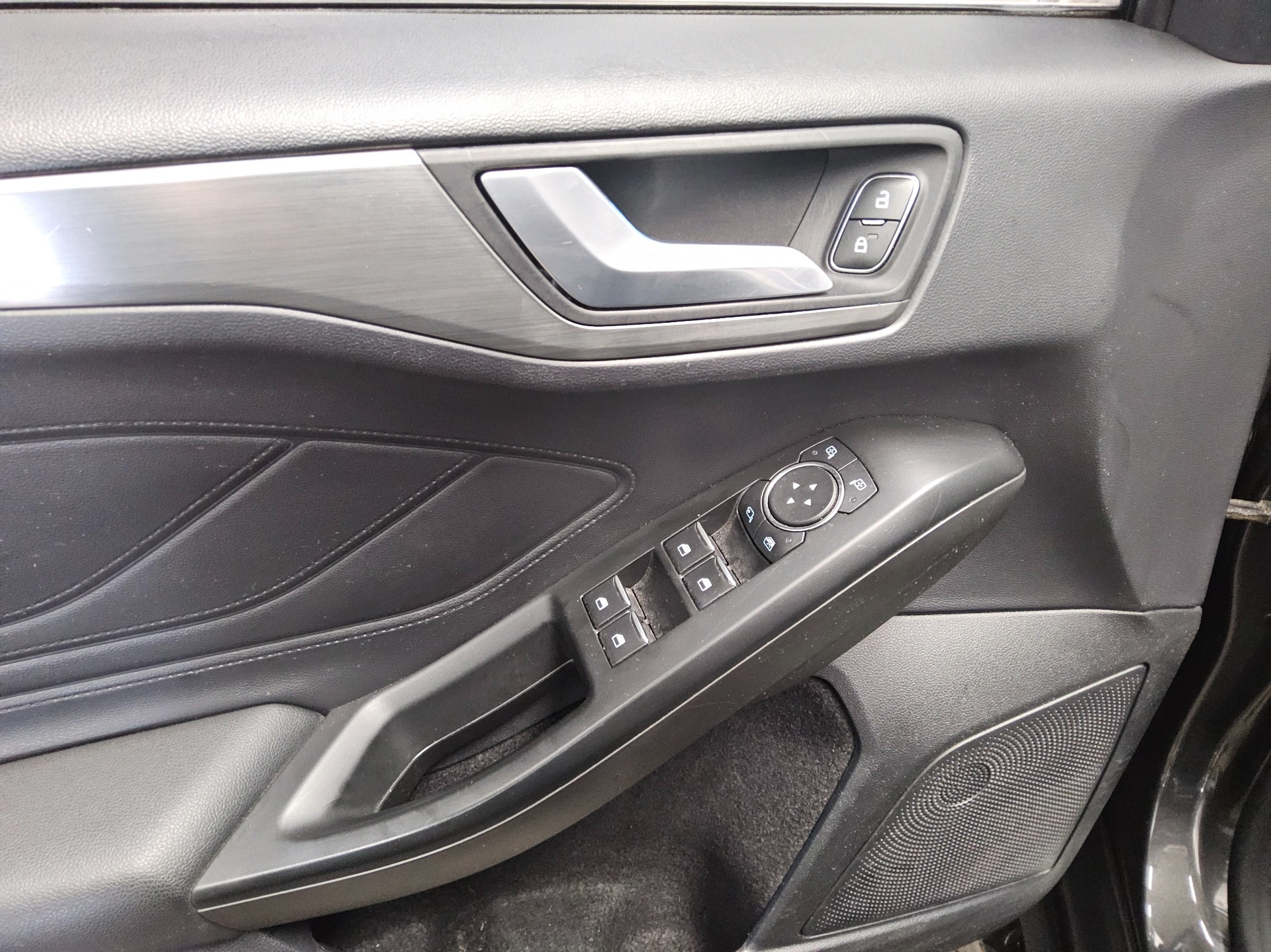 Ford Focus Turnier 1.5 EB Titanium Navi LED RfK ACC 9
