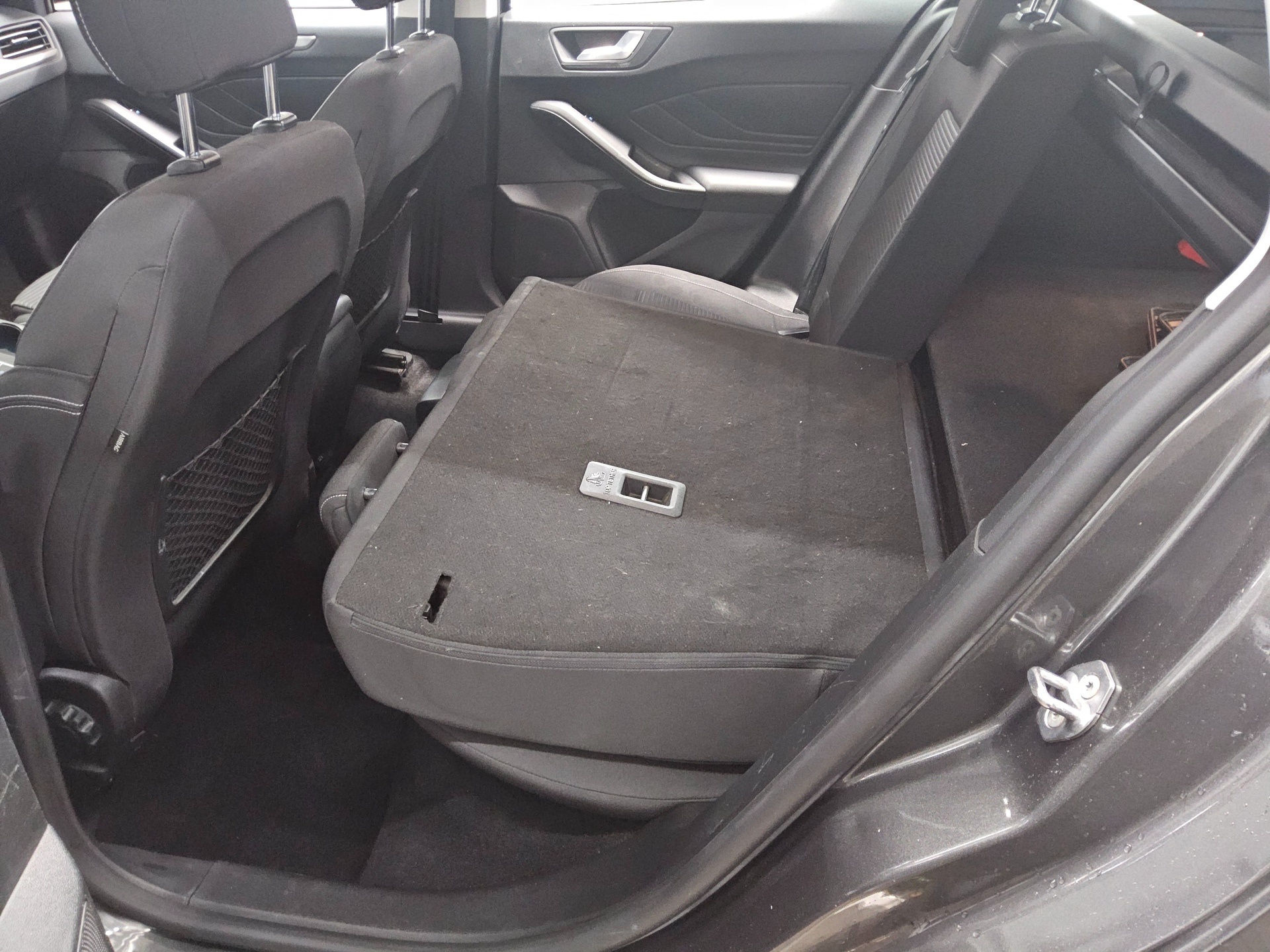 Ford Focus Turnier 1.5 EB Titanium Navi LED RfK ACC 13