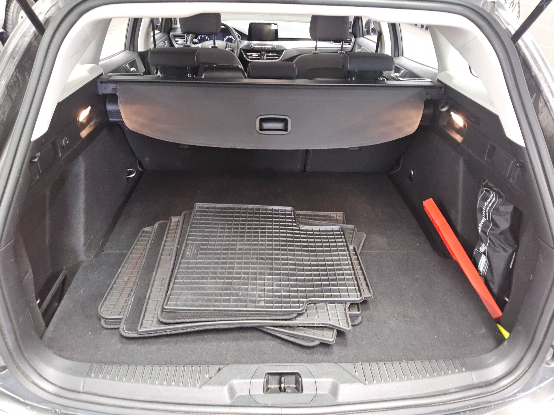 Ford Focus Turnier 1.5 EB Titanium Navi LED RfK ACC 11