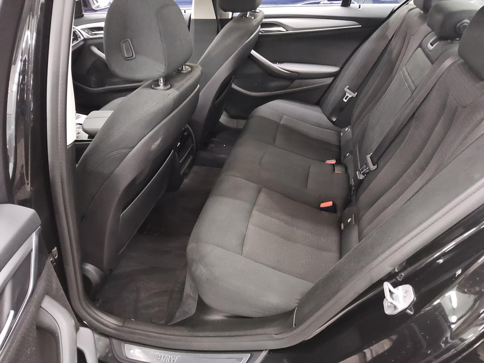 BMW 520dA Navi LED AHK PDC SHZ 12