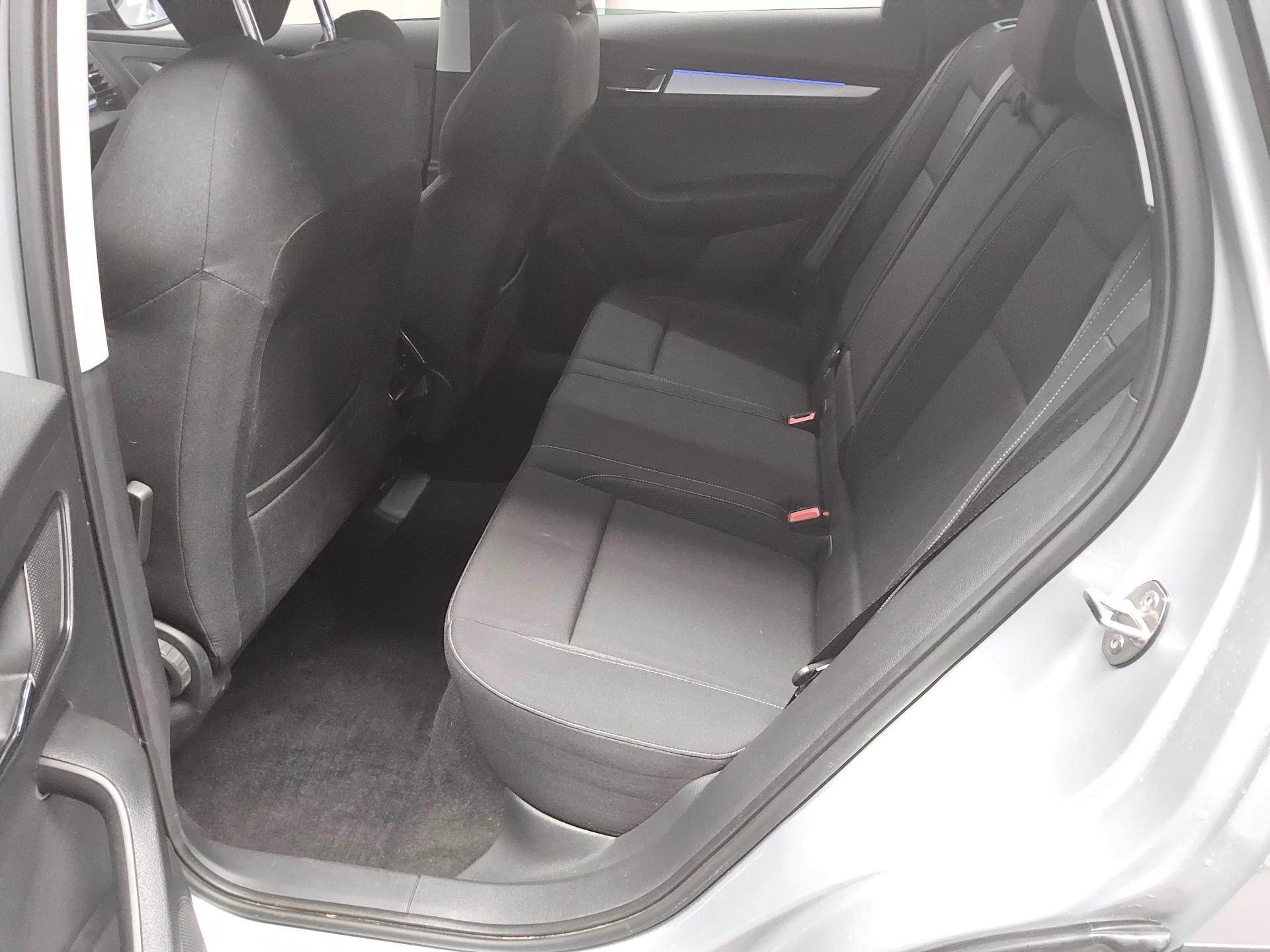 Skoda Karoq 2.0 TDI 4x4 Ambition Navi LED vc AHK RFK 10