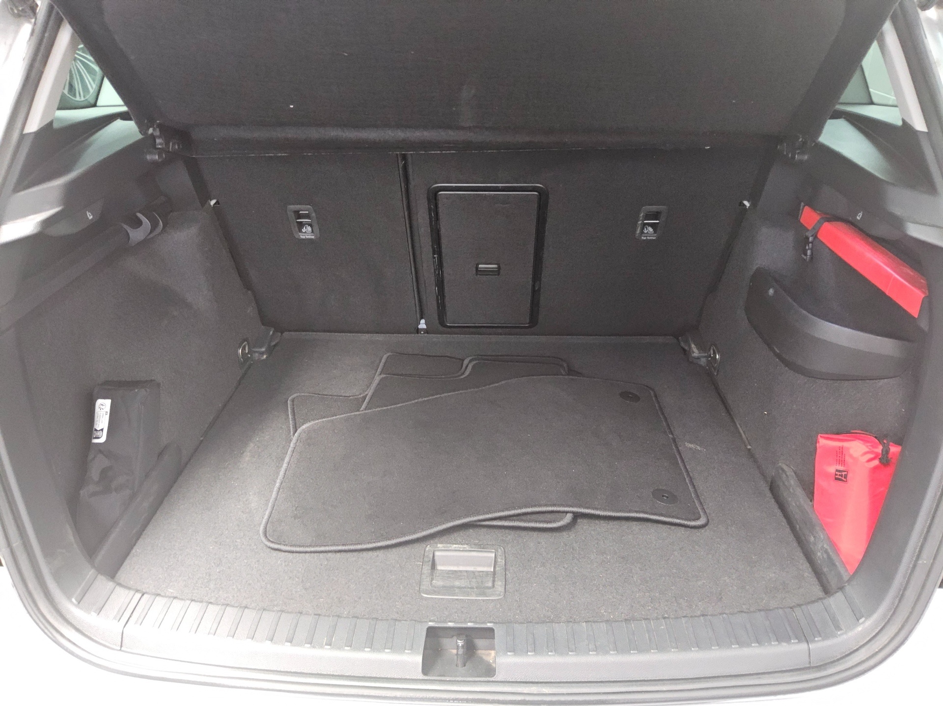 Skoda Karoq 2.0 TDI 4x4 Ambition Navi LED vc AHK RFK 9